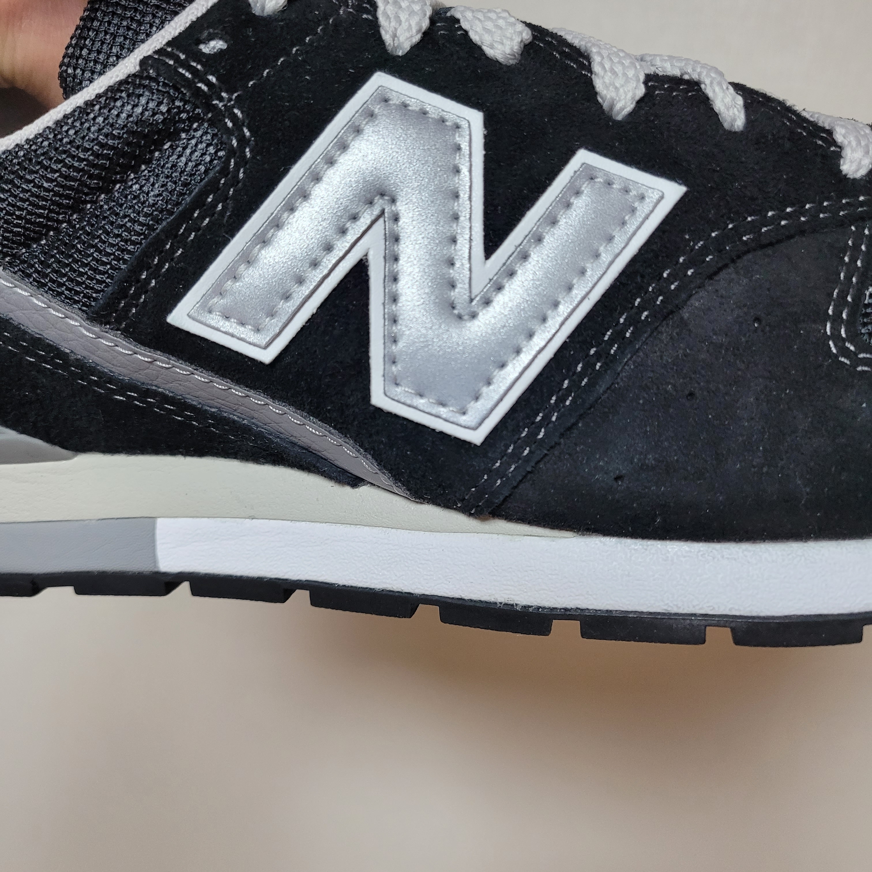 New Balance 996 Black 착용 스타일 - 3
