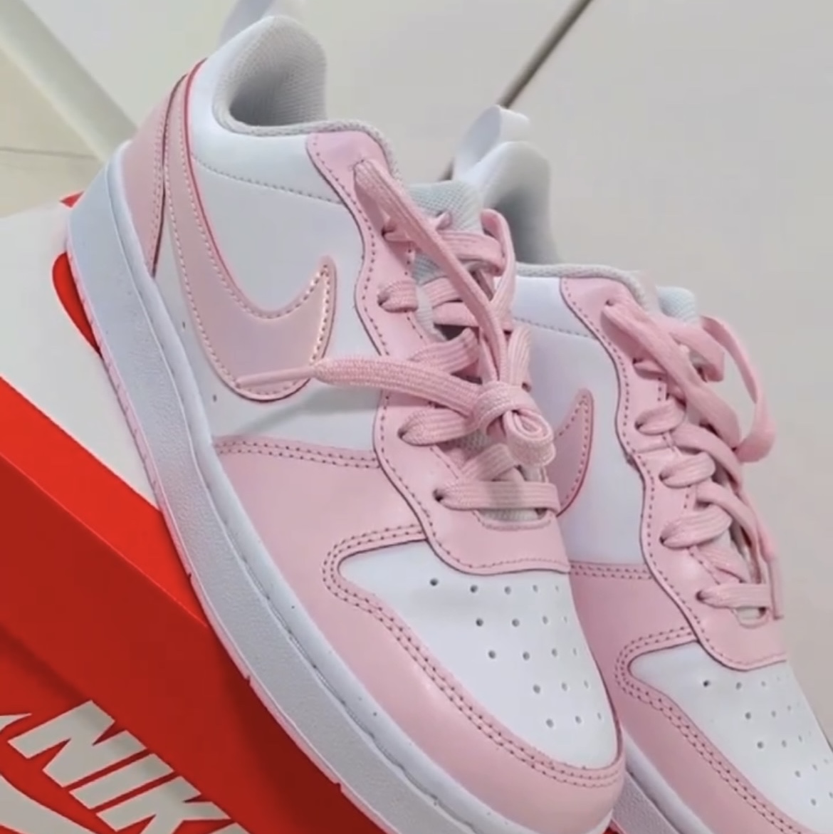 (GS) Nike Court Borough 2 SE White Pink Foam 착용 스타일