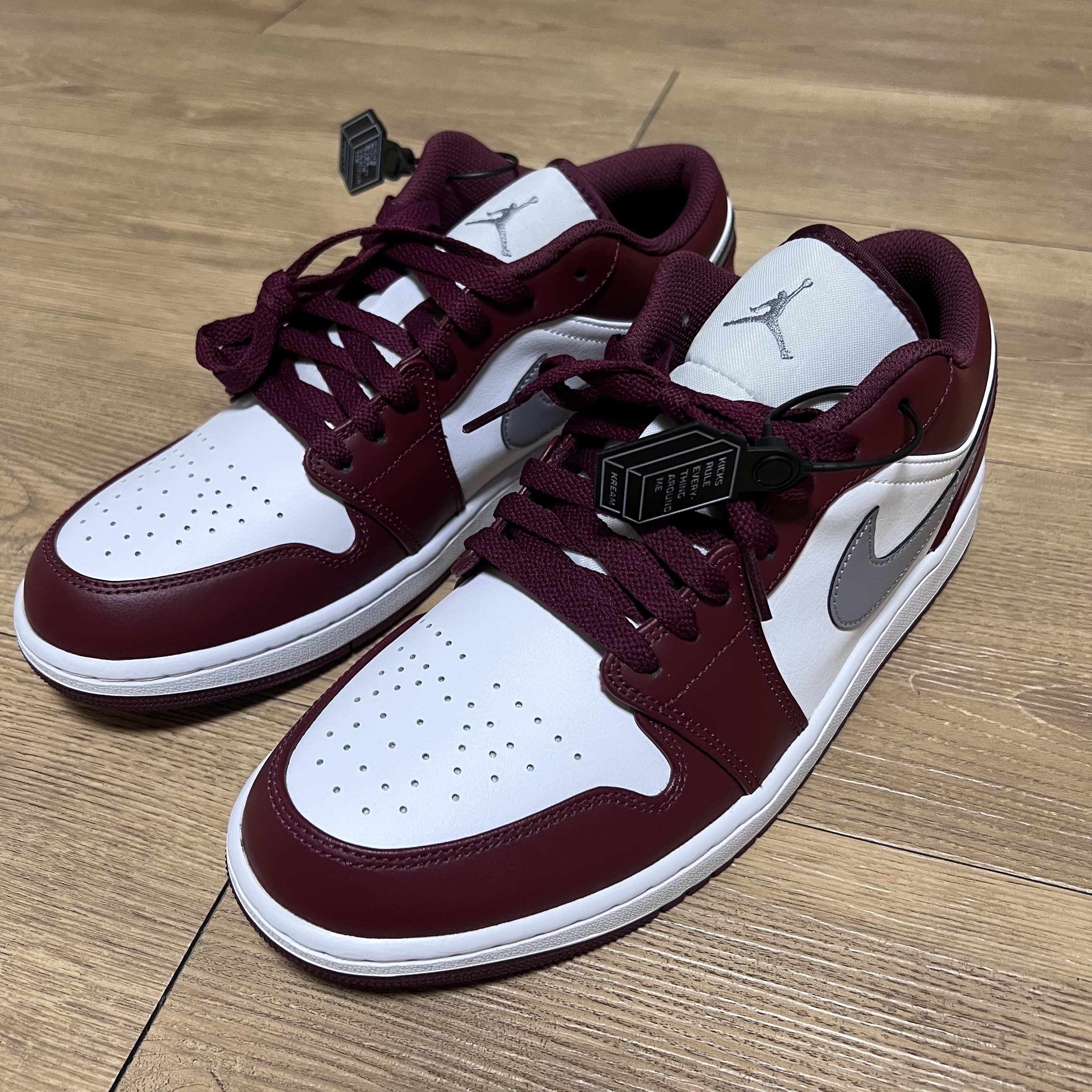 Jordan 1 Low Cherrywood Red 착용 스타일