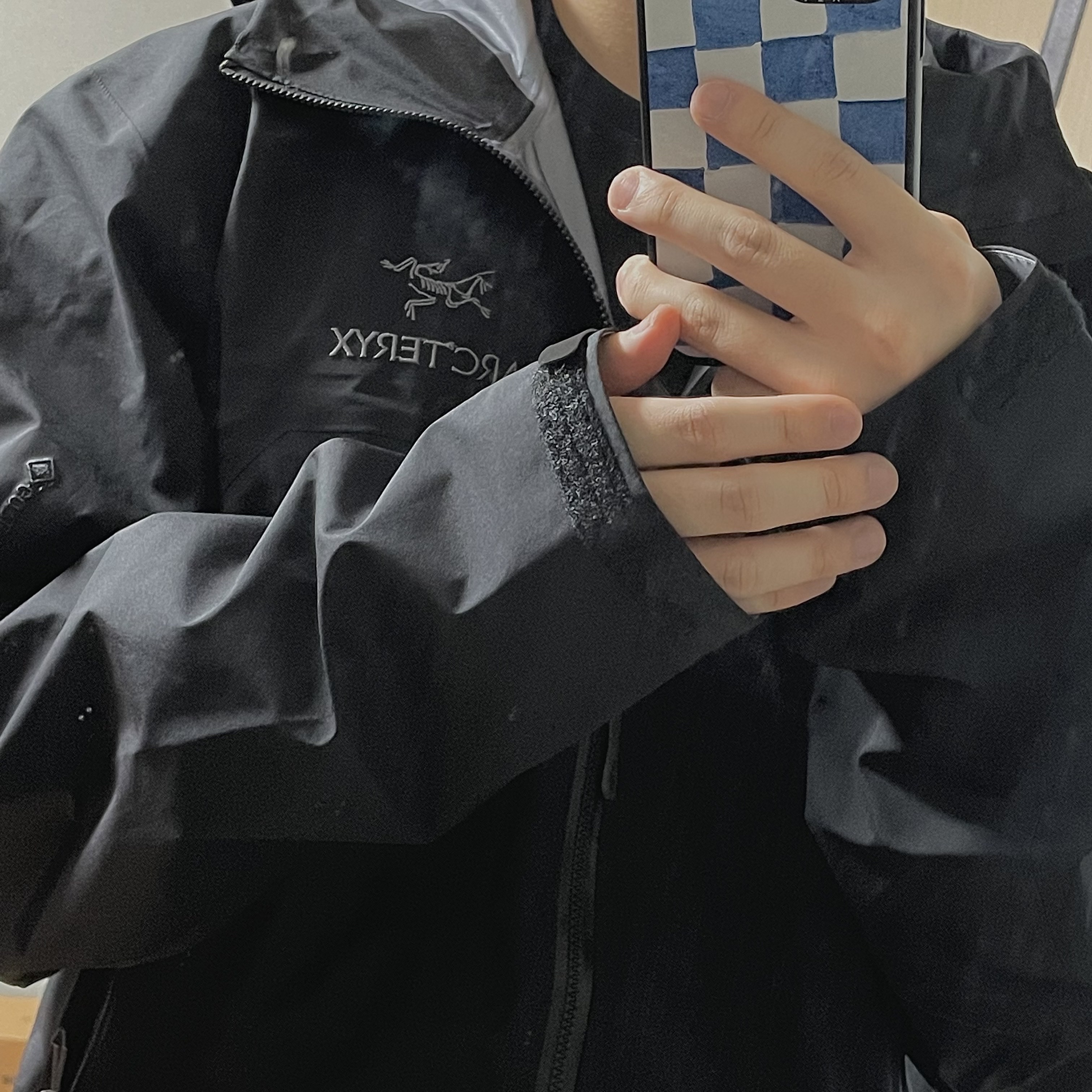 Arc'teryx Beta Jacket Black 착용 스타일