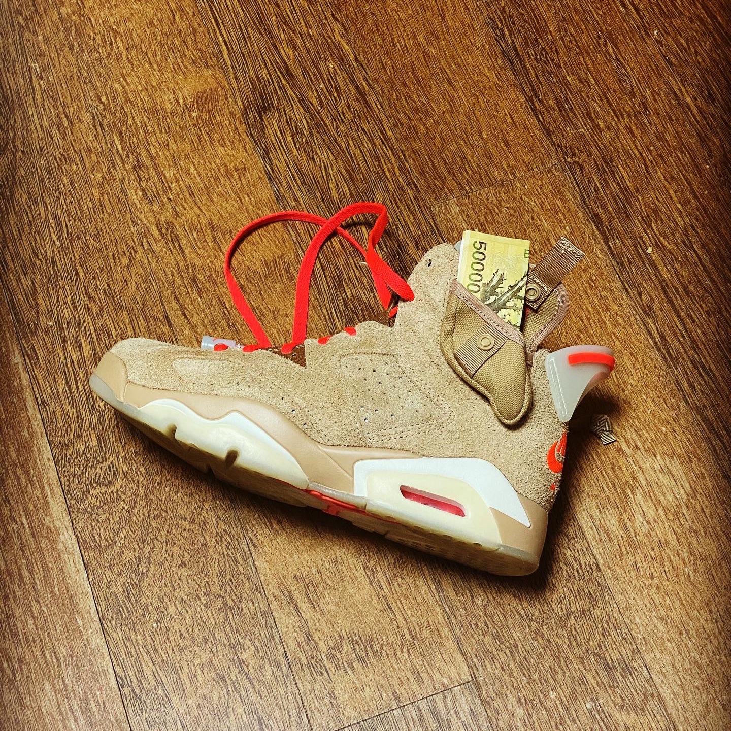Jordan 6 x Travis Scott Retro SP British Khaki 착용 스타일