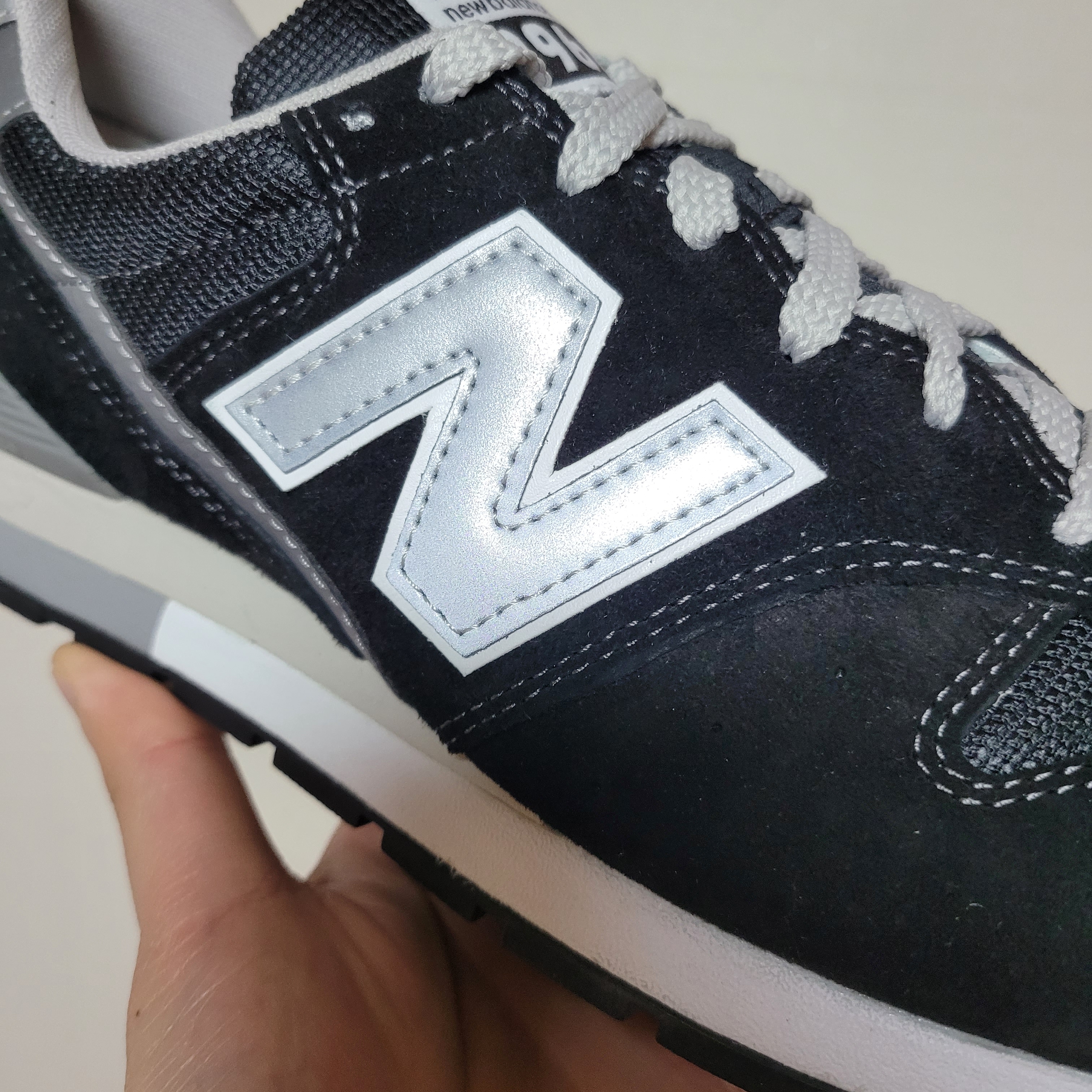 New Balance 996 Black 착용 스타일 - 2