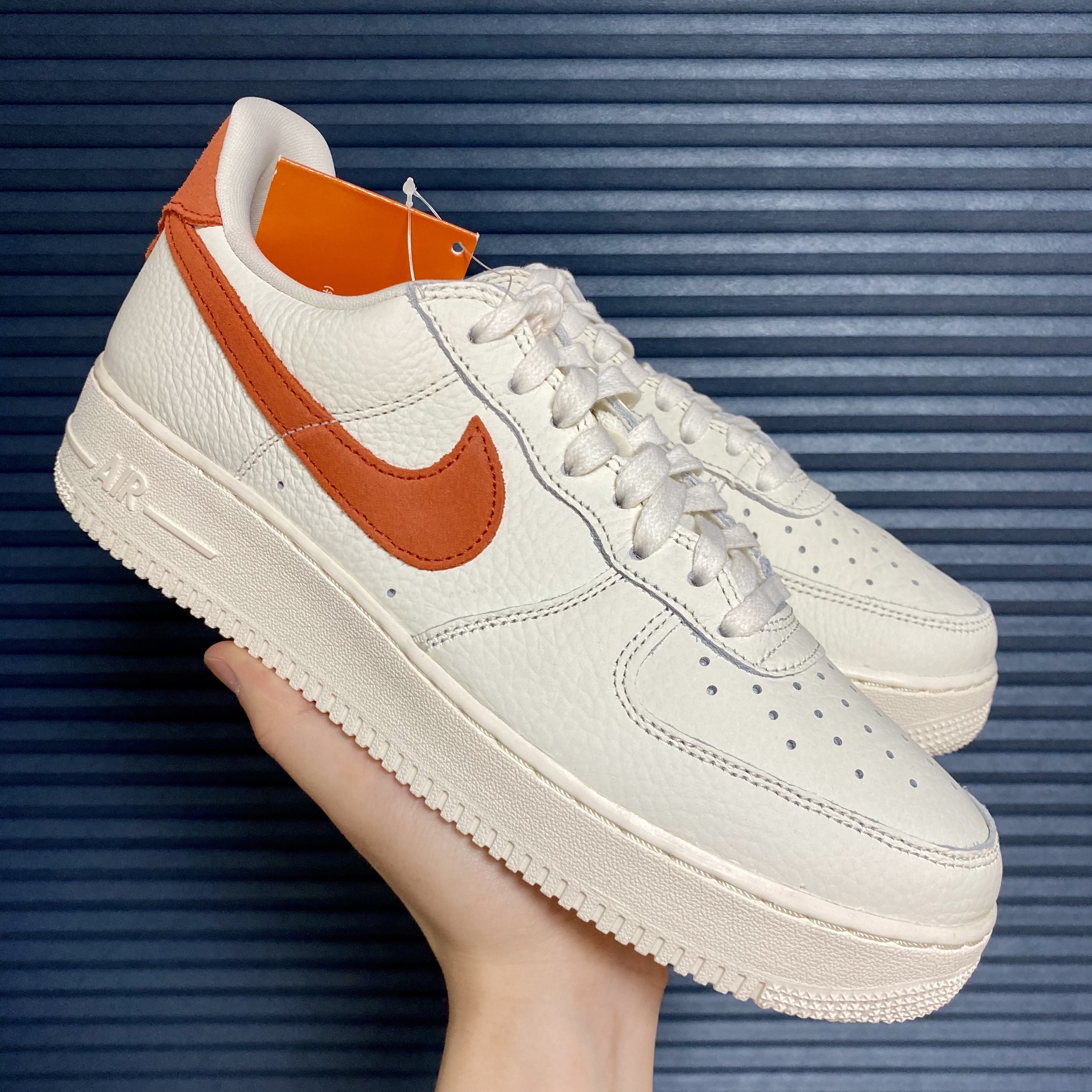 Nike Air Force 1 '07 Craft Mantra Orange 착용 스타일