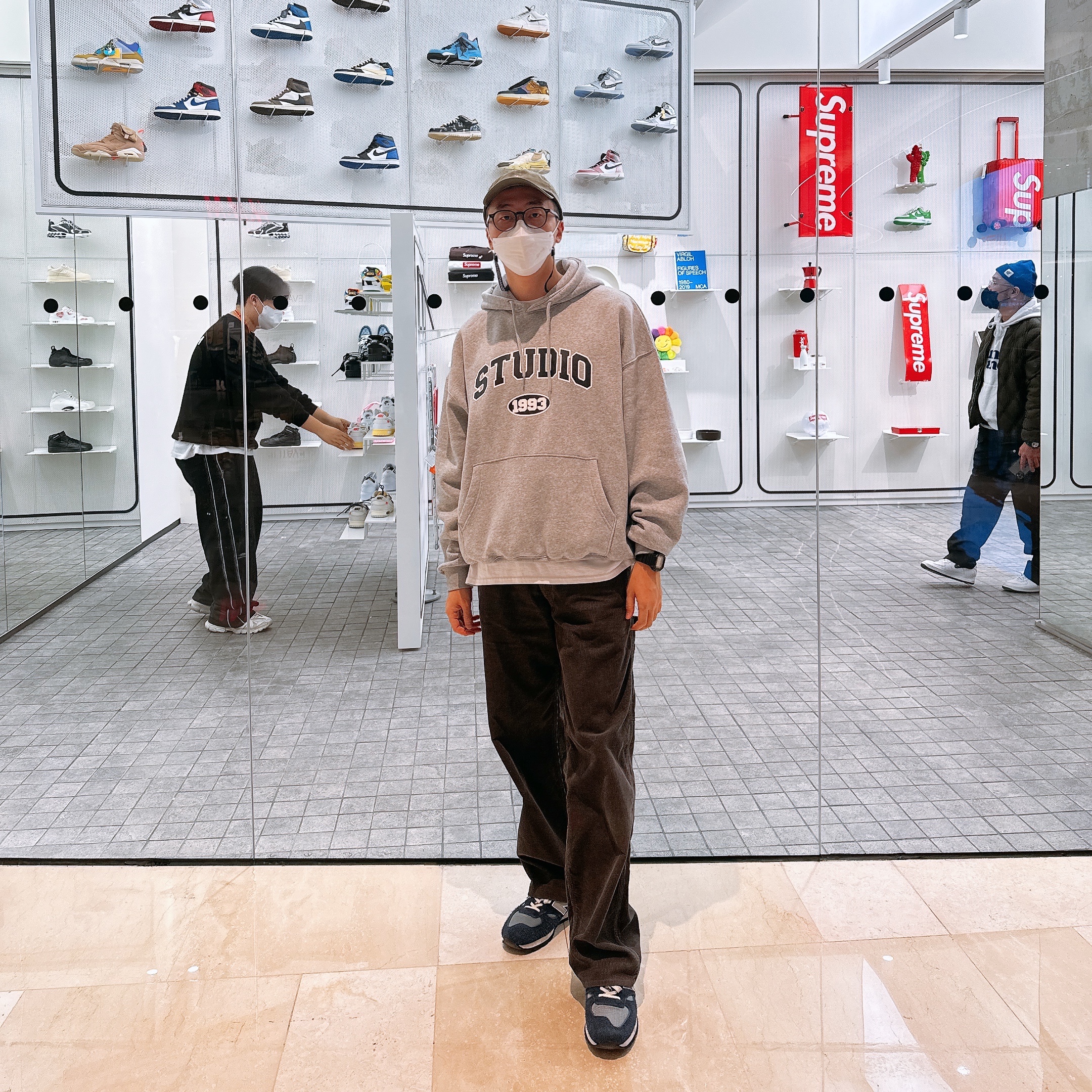 New Balance x Carhartt WIP 990v1 Made in USA Sculpture Center 착용 스타일