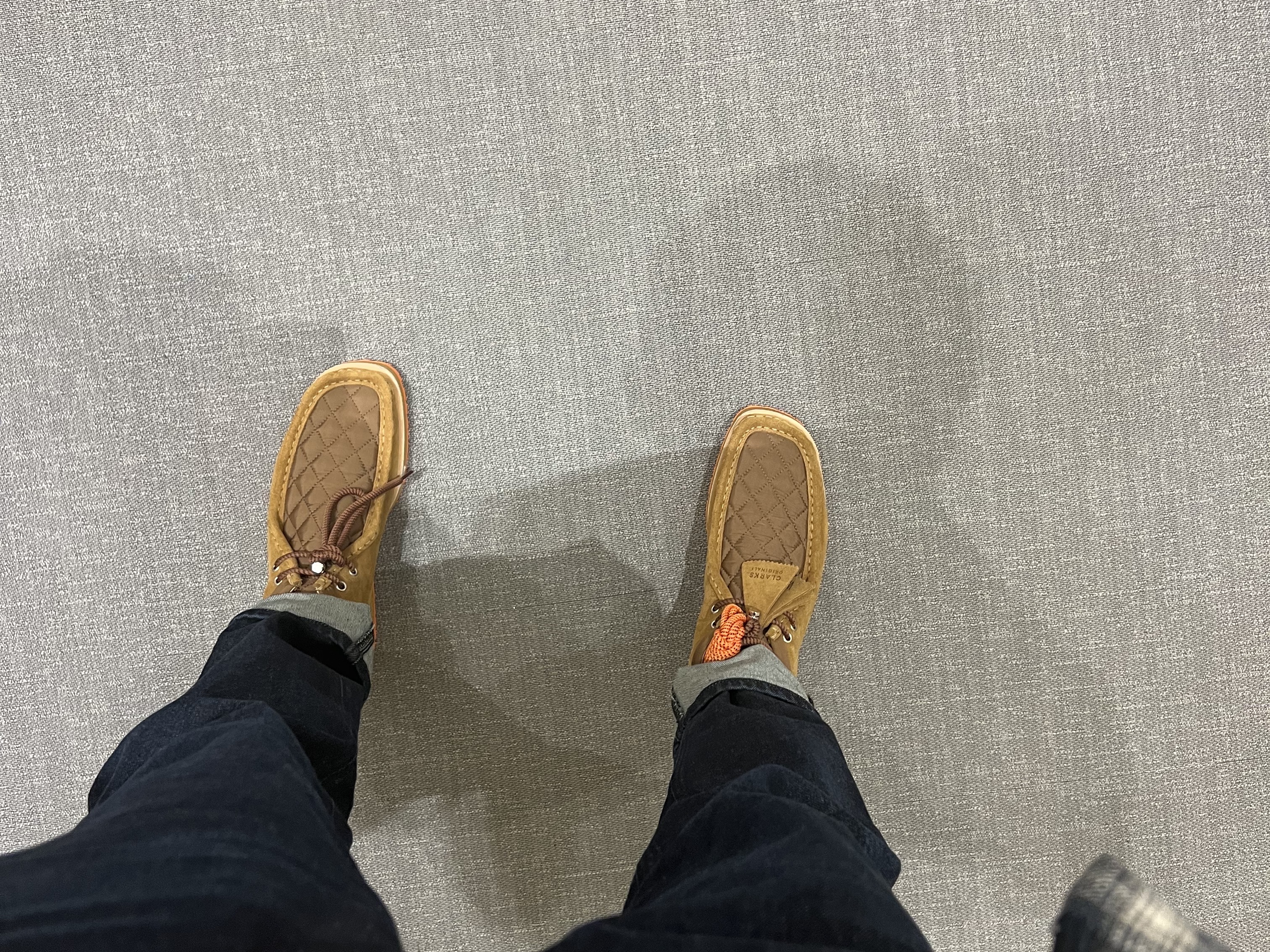 Clarks x Moncler Monwallabee Oak Yellow 착용 스타일 - 5