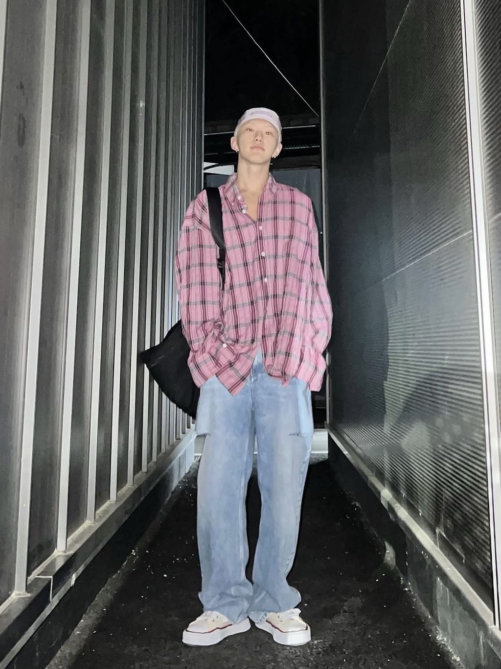 Our Legacy Borrowed BD Shirt Cerise Memory Check, Maison Mihara Yasuhiro Peterson OG Sole Canvas Low-top Sneakers Natural 착용 스타일 - 1