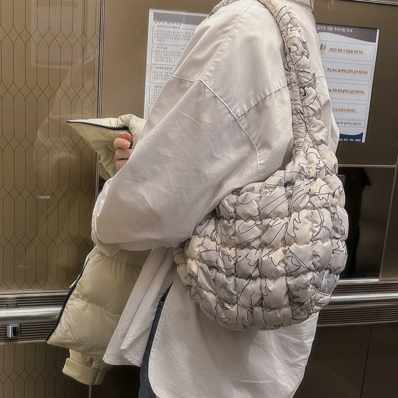 COS Quilted Mini Bag Beige 착용 스타일