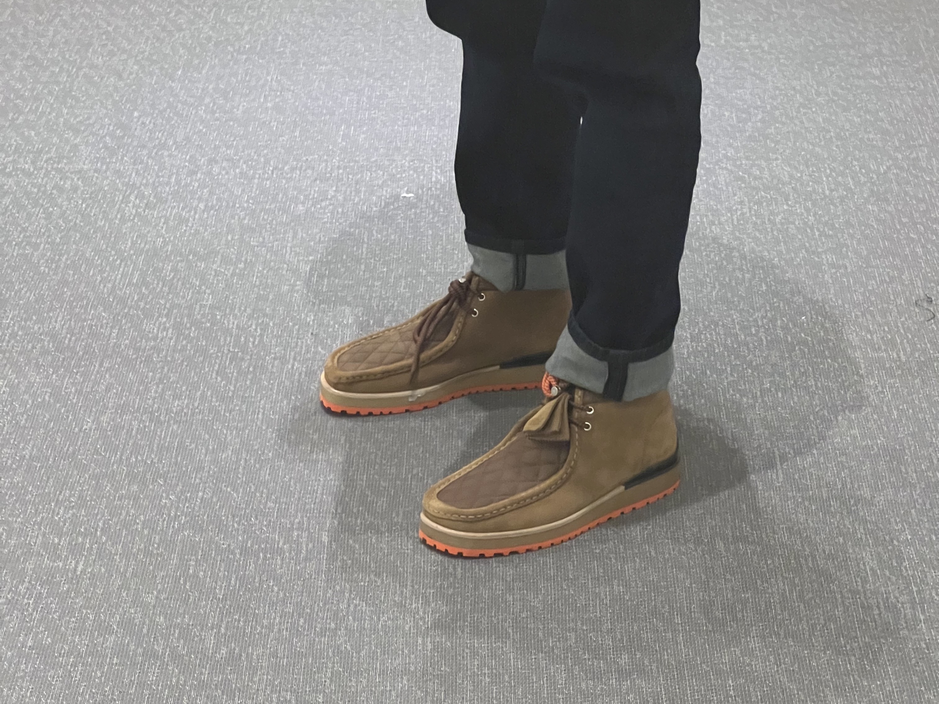 Clarks x Moncler Monwallabee Oak Yellow 착용 스타일 - 4