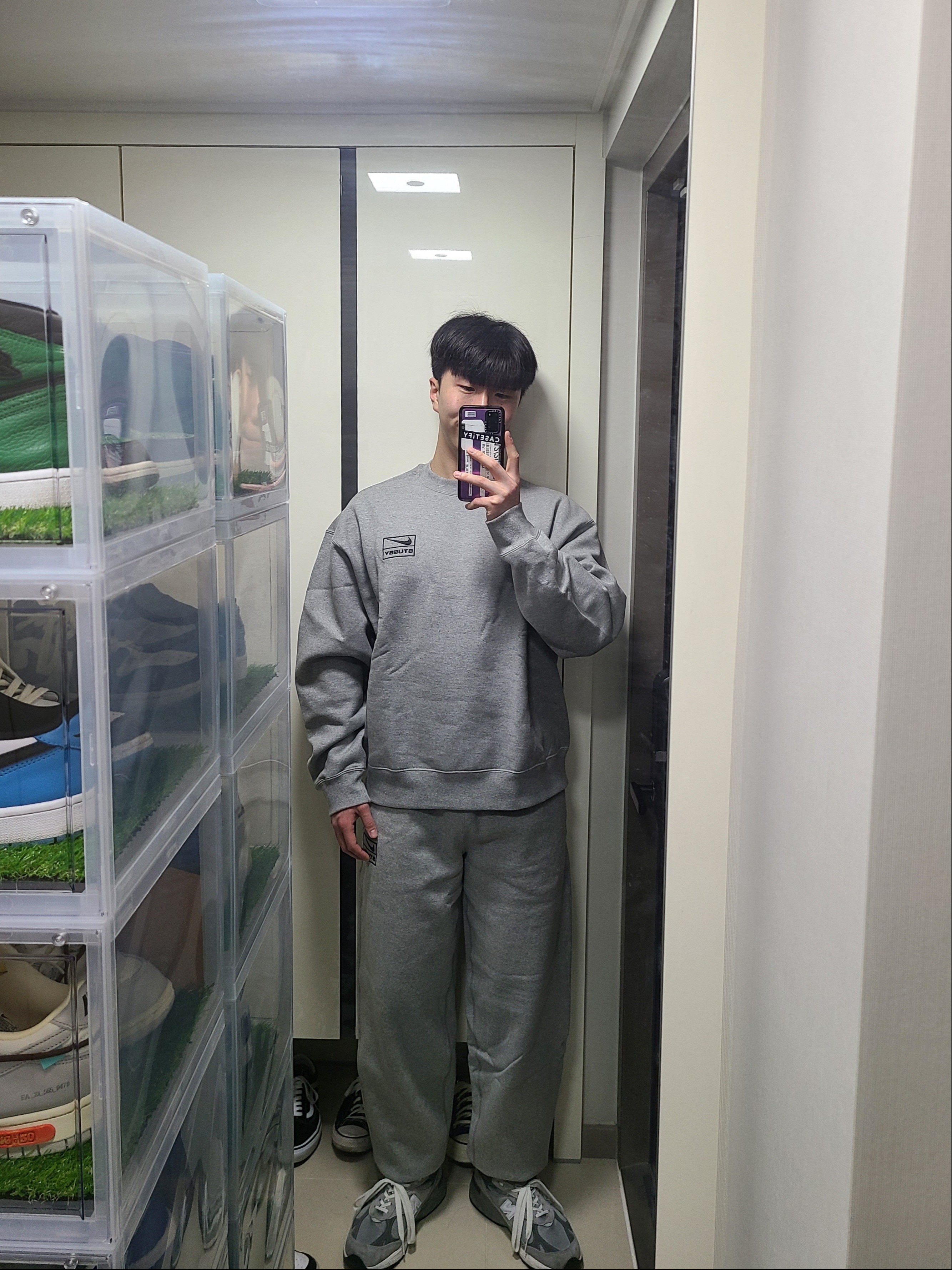 Nike x Stussy NRG Fleece Crewneck Dark Grey Heather (DO9337-063), Nike x Stussy NRG Fleece Pants Dark Grey Heather (DO9340-063) 착용 스타일 - 2