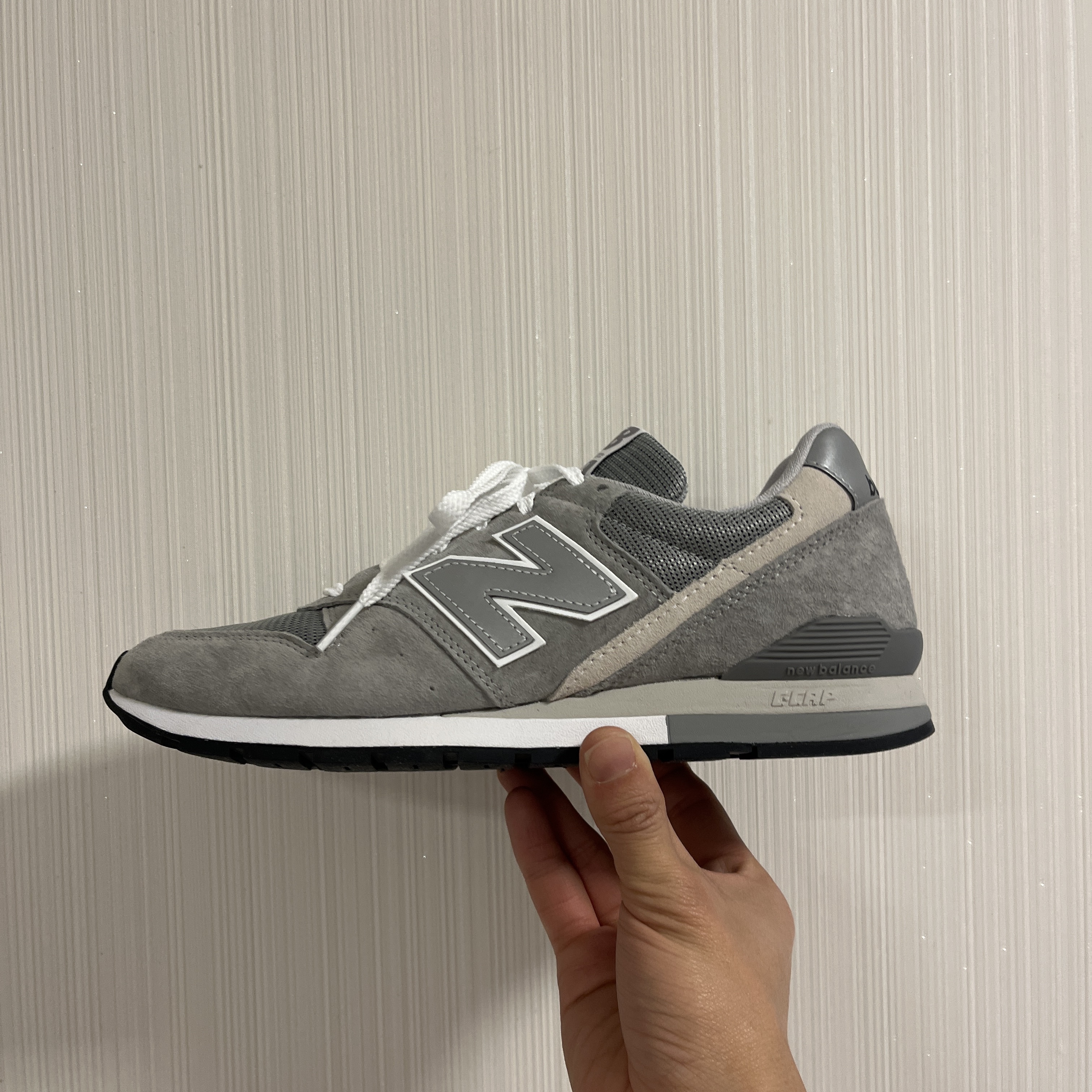 New Balance 996 Grey 착용 스타일