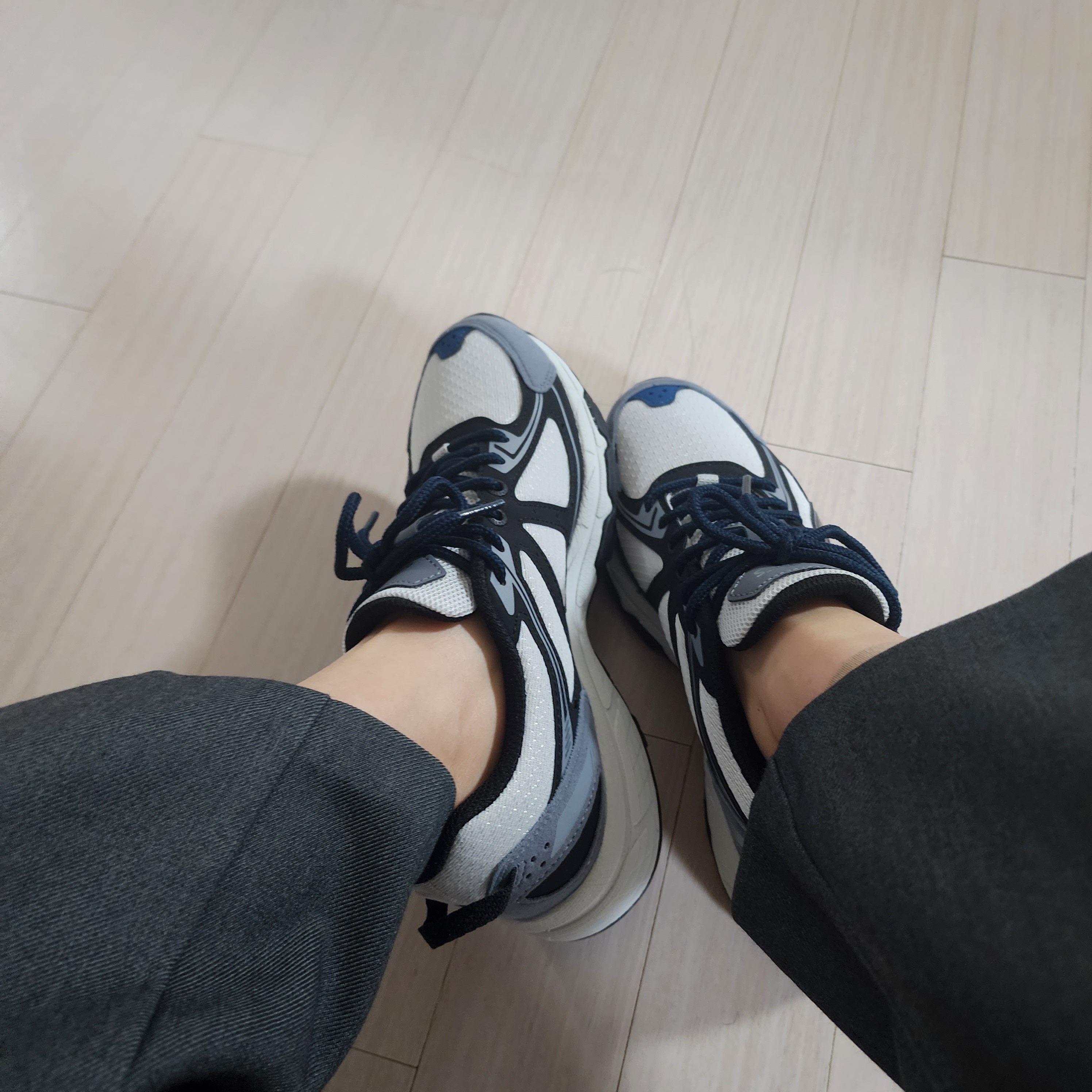 Asics Gel-Venture 6 SPS Glacier Grey 착용 스타일 - 1
