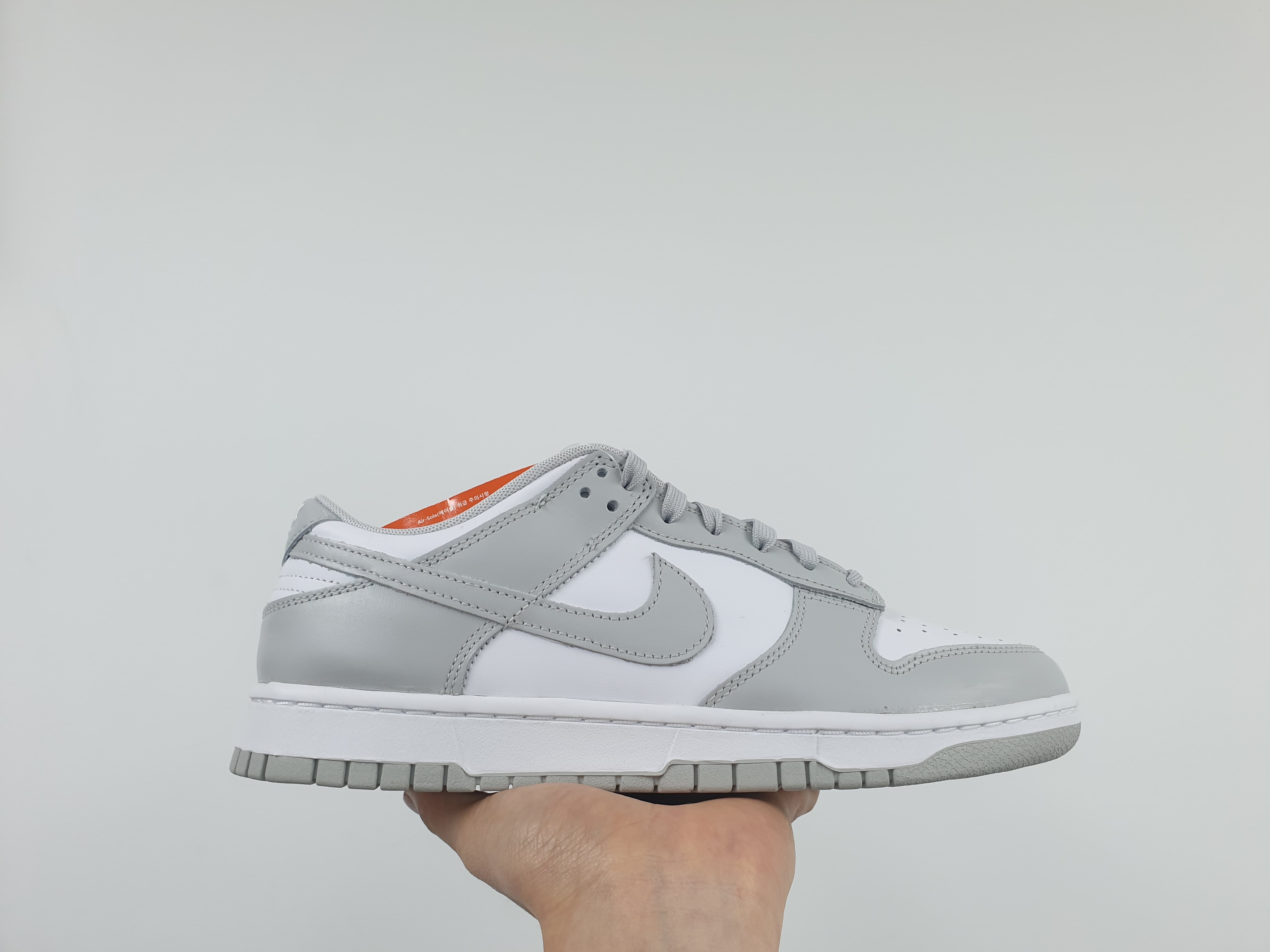 Nike Dunk Low Retro Grey Fog 착용 스타일 - 3