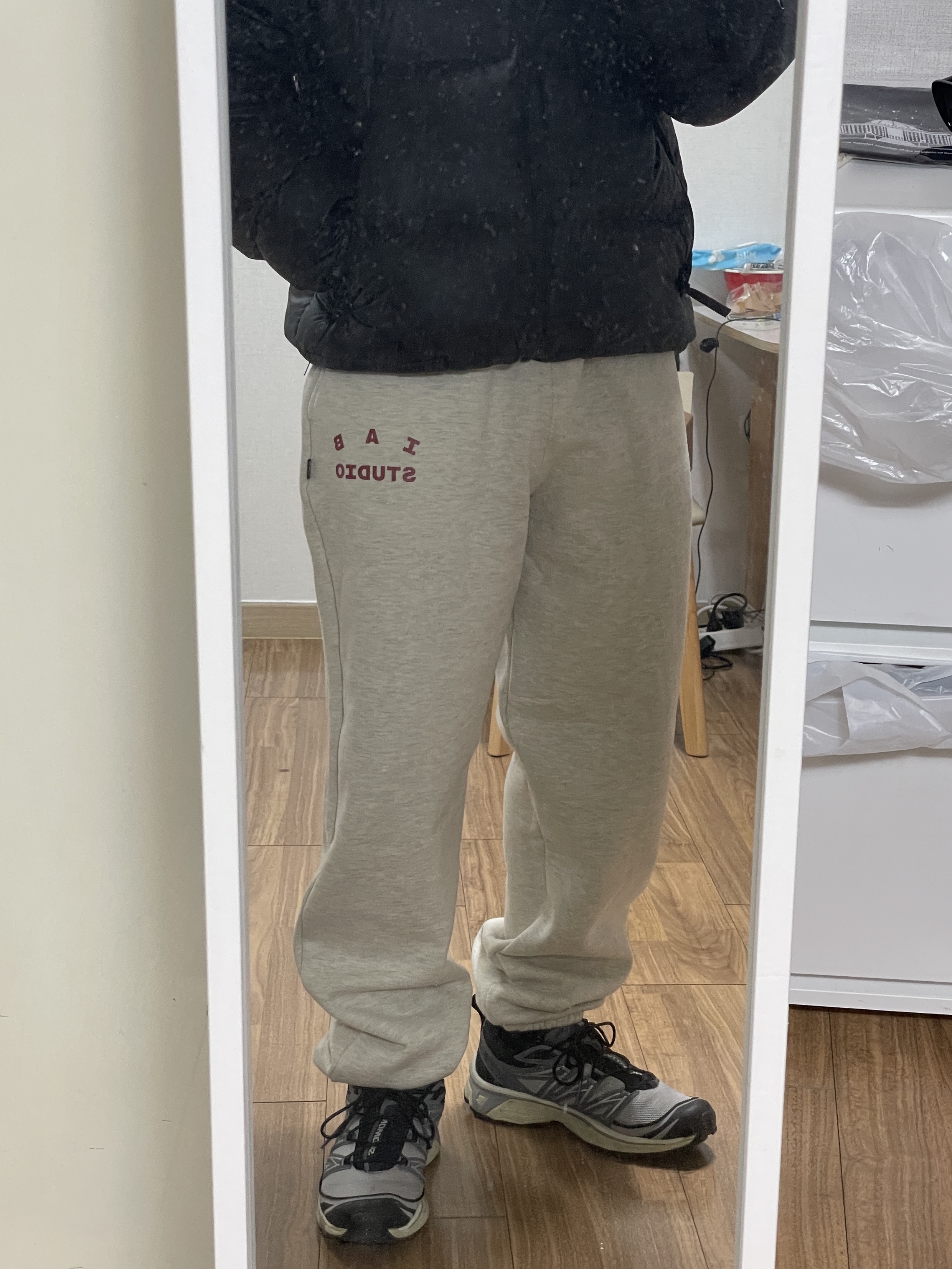 IAB Studio Sweatpants Oatmeal Burgundy - 23SS, Salomon XT-6 Expanse Alloy Quiet Shade 착용 스타일