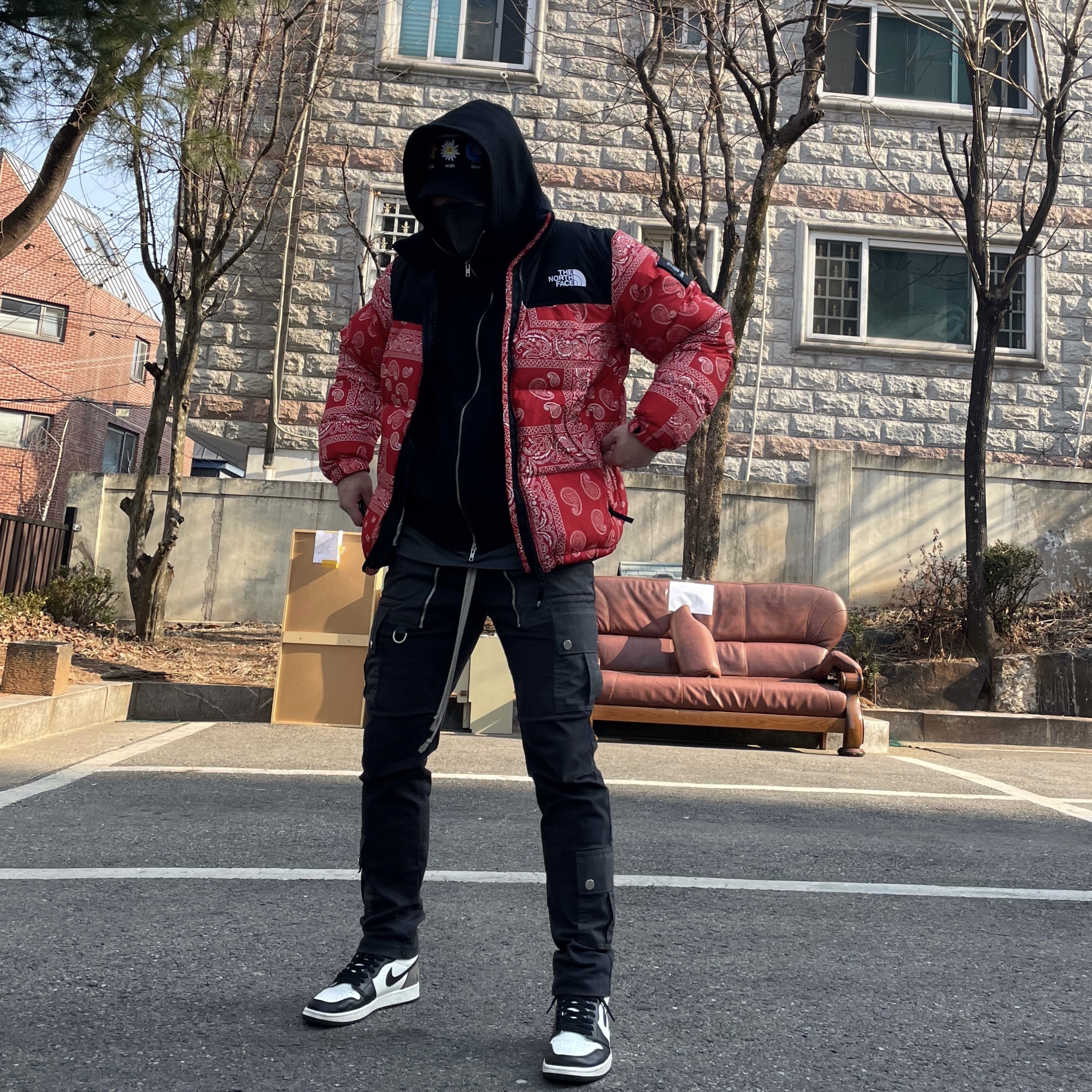 Jordan 1 Retro High OG Black Mocha, The North Face Nuptse Down Jacket Red 착용 스타일 - 2