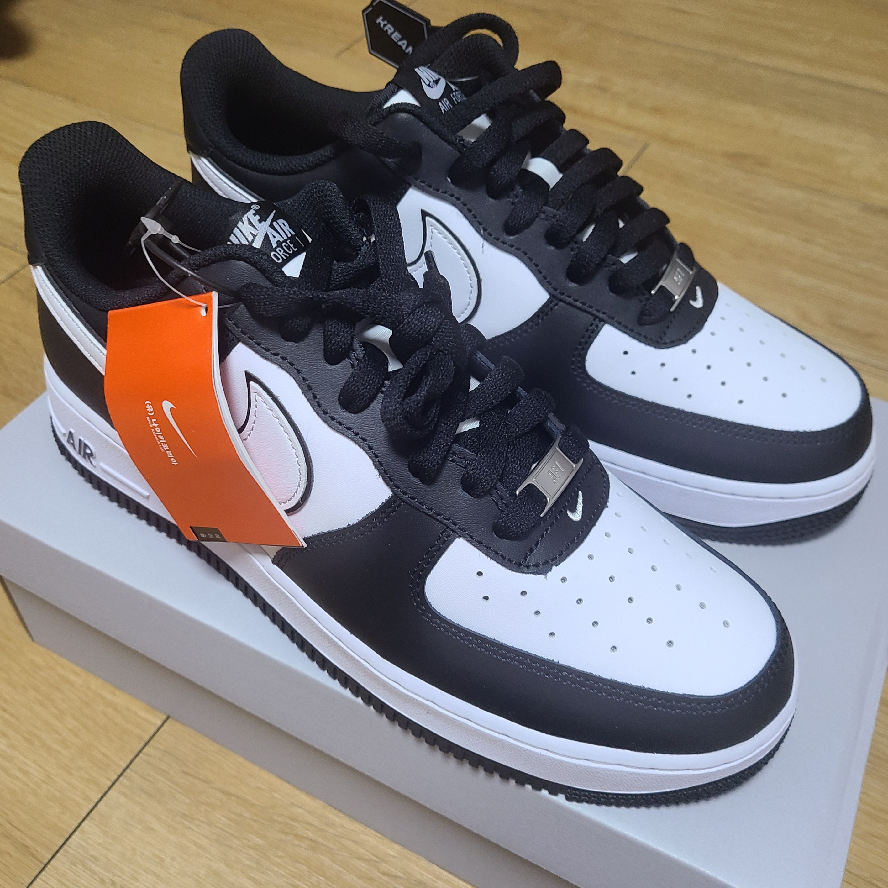Nike Air Force 1 '07 Black White 착용 스타일