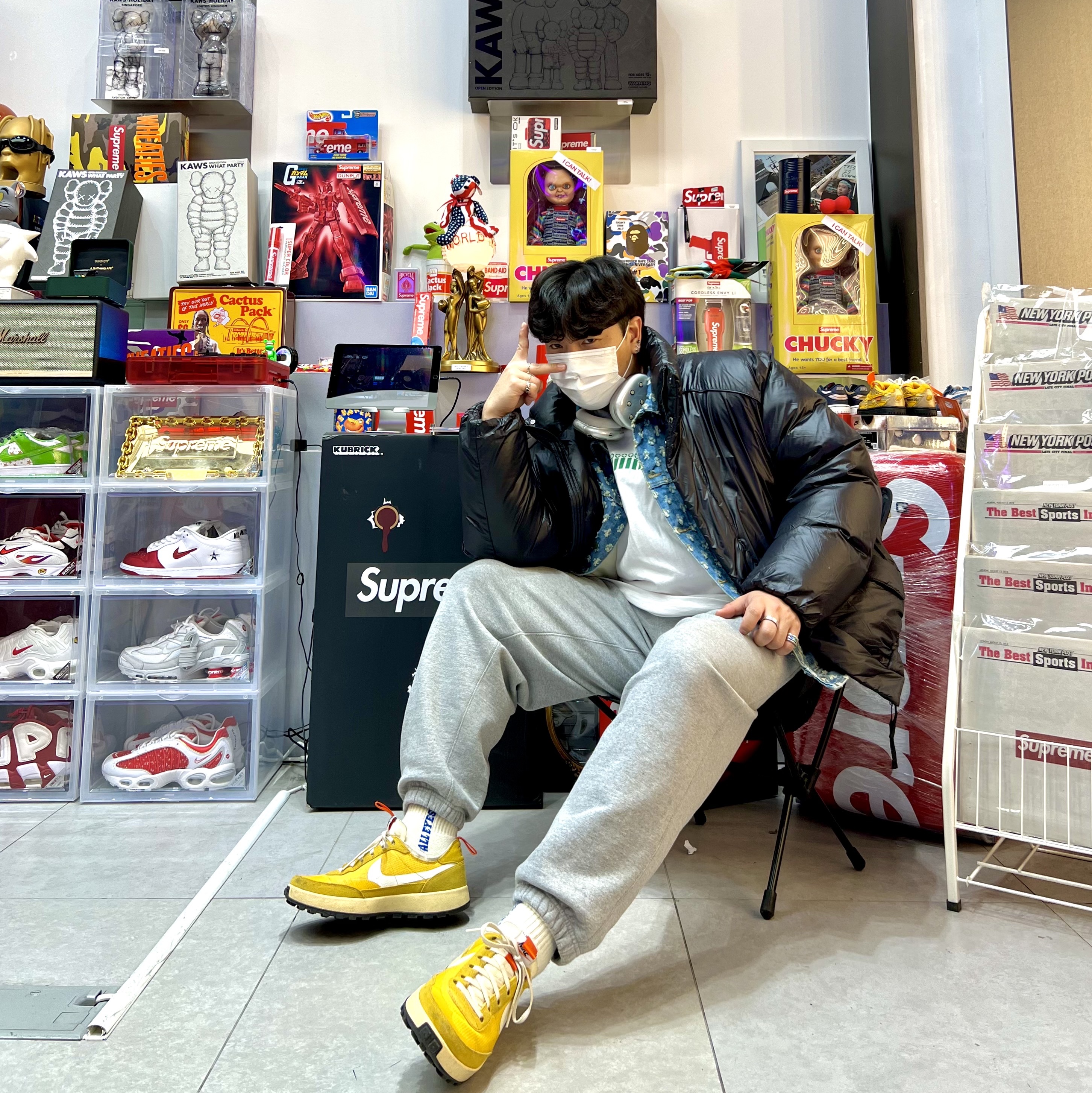 Nike x Stussy NRG RA Fleece Pants Dark Grey Heather (DJ9491-063), Supreme Hole Punch Denim Trucker Jacket Blue - 20SS 착용 스타일