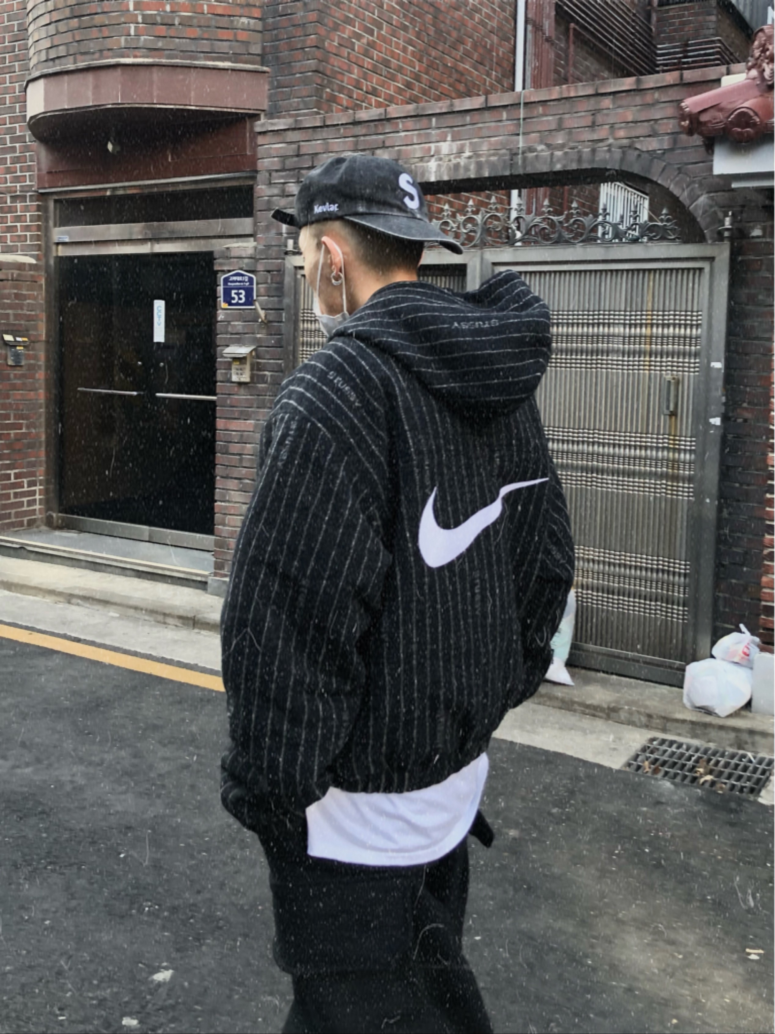 Nike x Stussy NRG Striped Wool Jacket Black (DR4023-010), Supreme Kevlar Denim S Logo 6-Panel Black - 22SS 착용 스타일 - 1