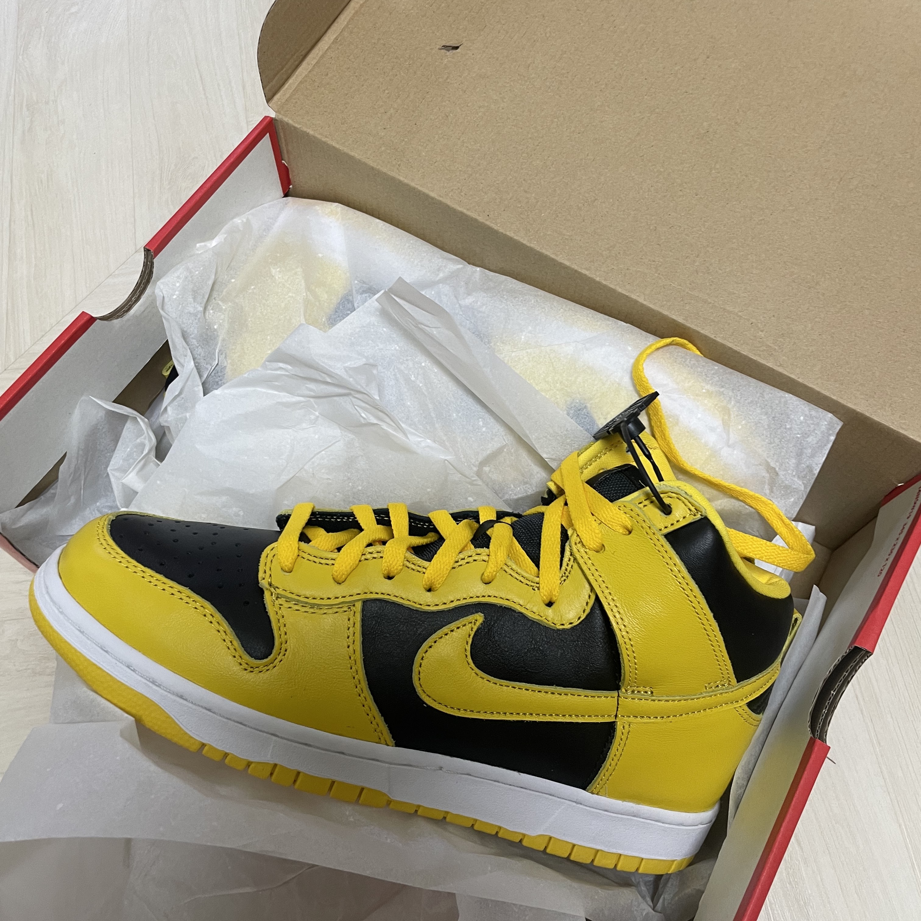 Nike Dunk High SP Varsity Maize 착용 스타일 - 2
