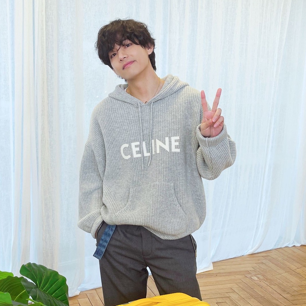 Celine Sweater with Hood in Ribbed Wool Light Grey 착용 스타일