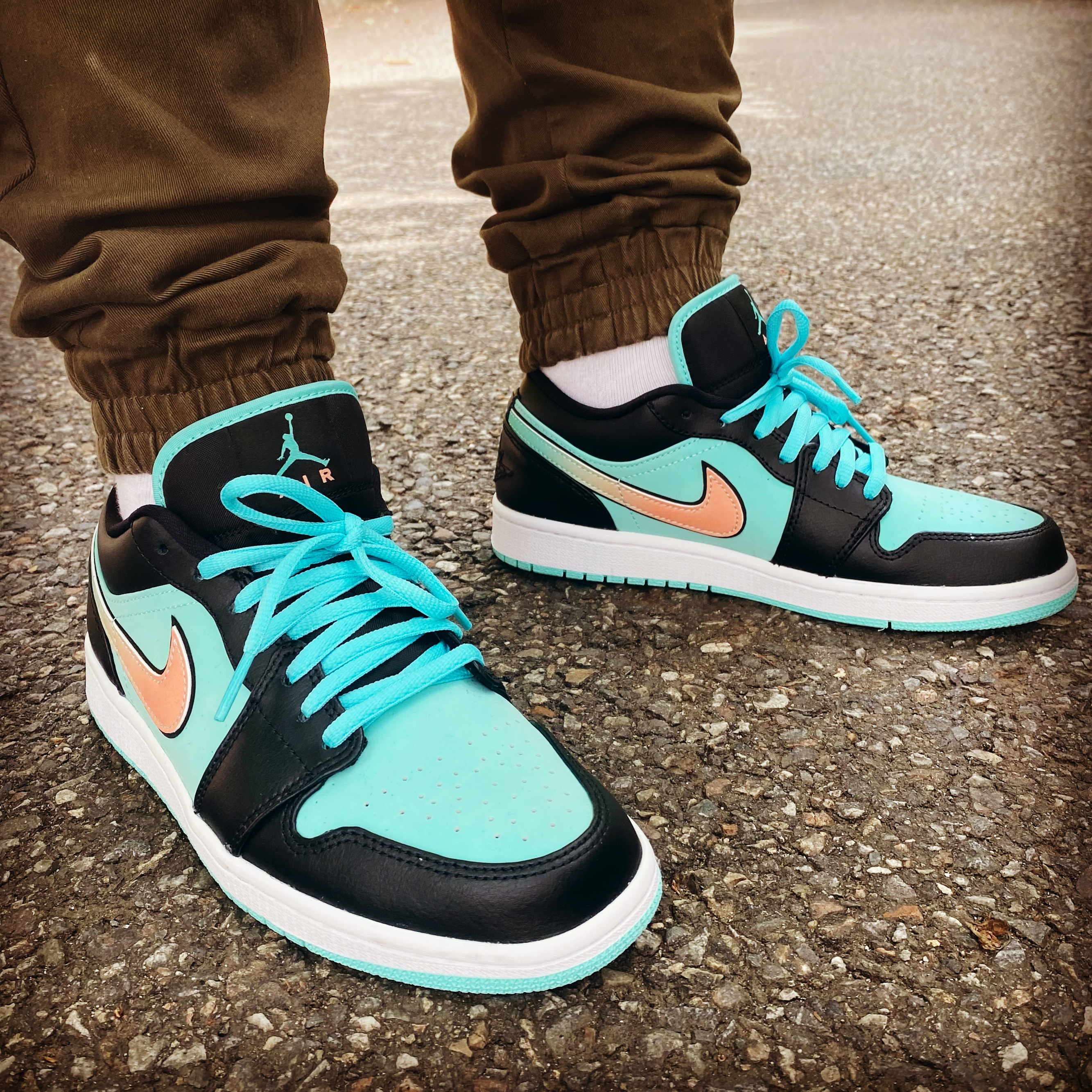 Jordan 1 Low SE Tropical Twist 착용 스타일