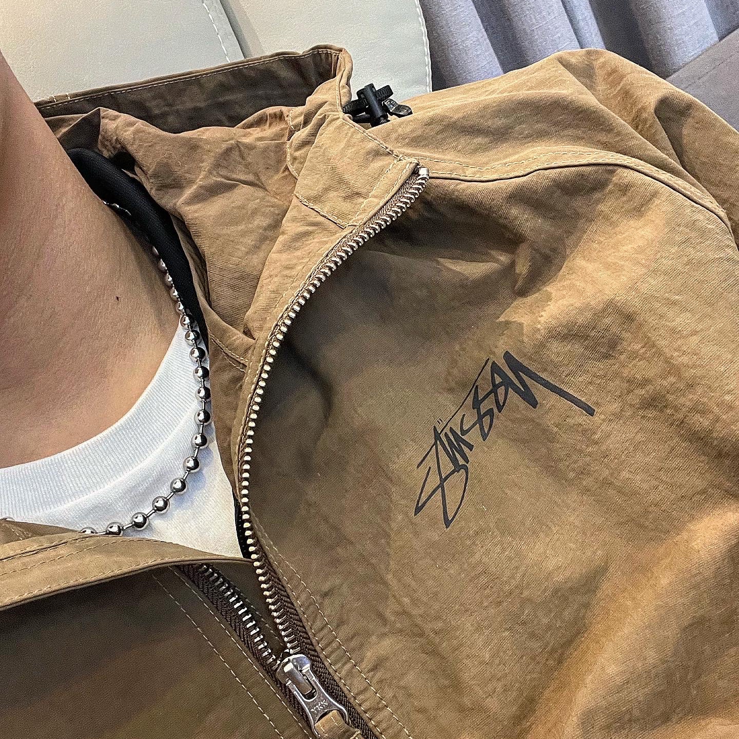 Stussy Wave Dye Beach Shell Jacket Brown, Adidas x Kerwin Frost Superstar Superstuffed White 착용 스타일 - 1