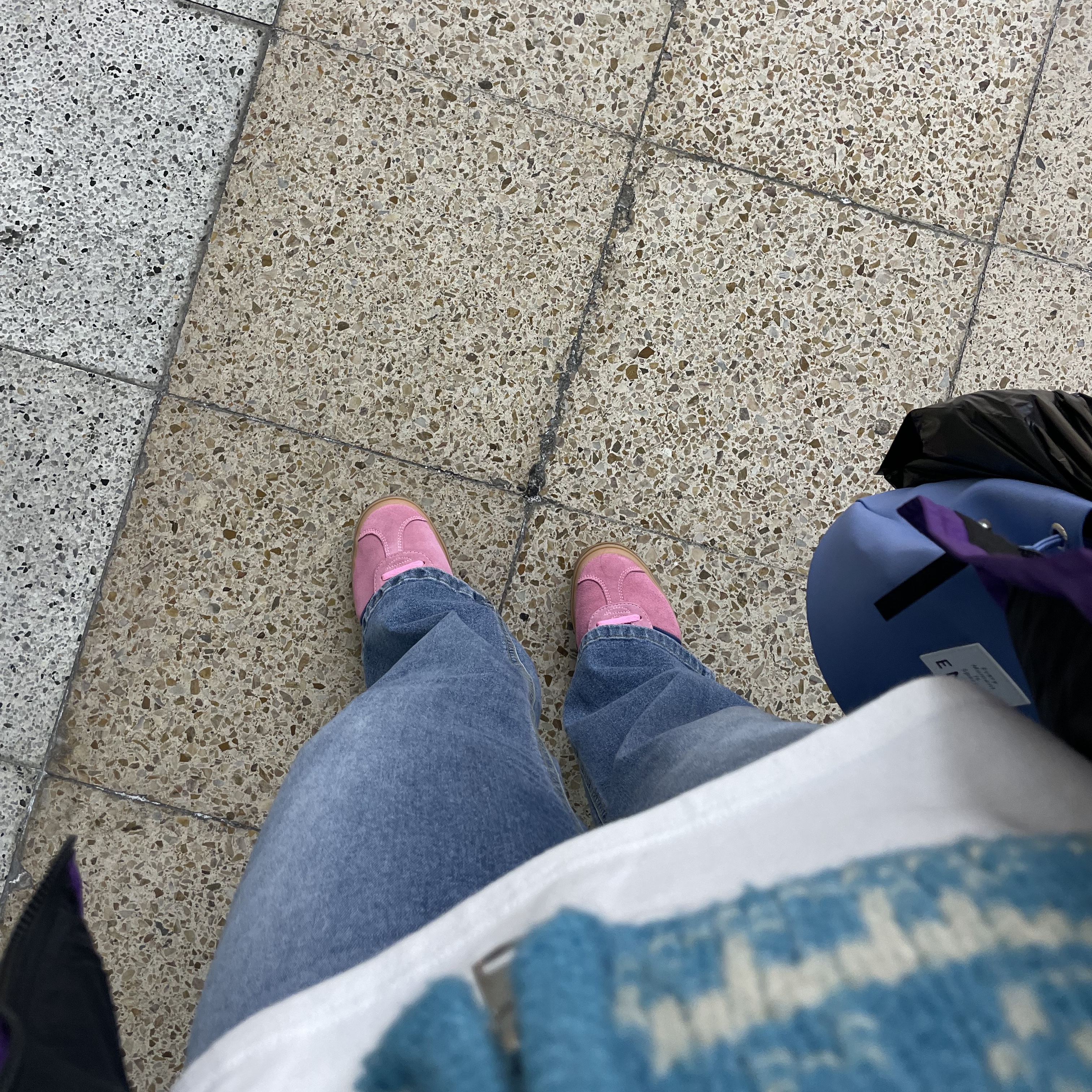 (W) Adidas Gazelle Bold Pink Glow Victory Blue 착용 스타일 - 1
