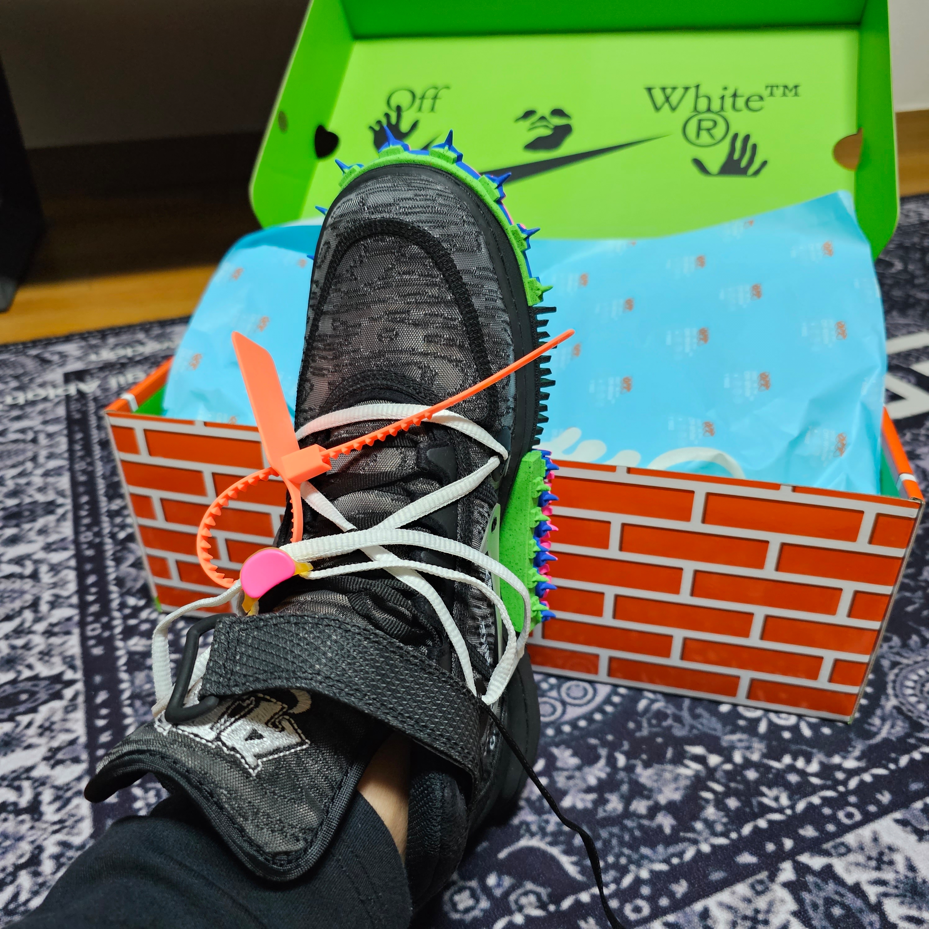 Nike x Off-White Air Force 1 Mid SP Black 착용 스타일