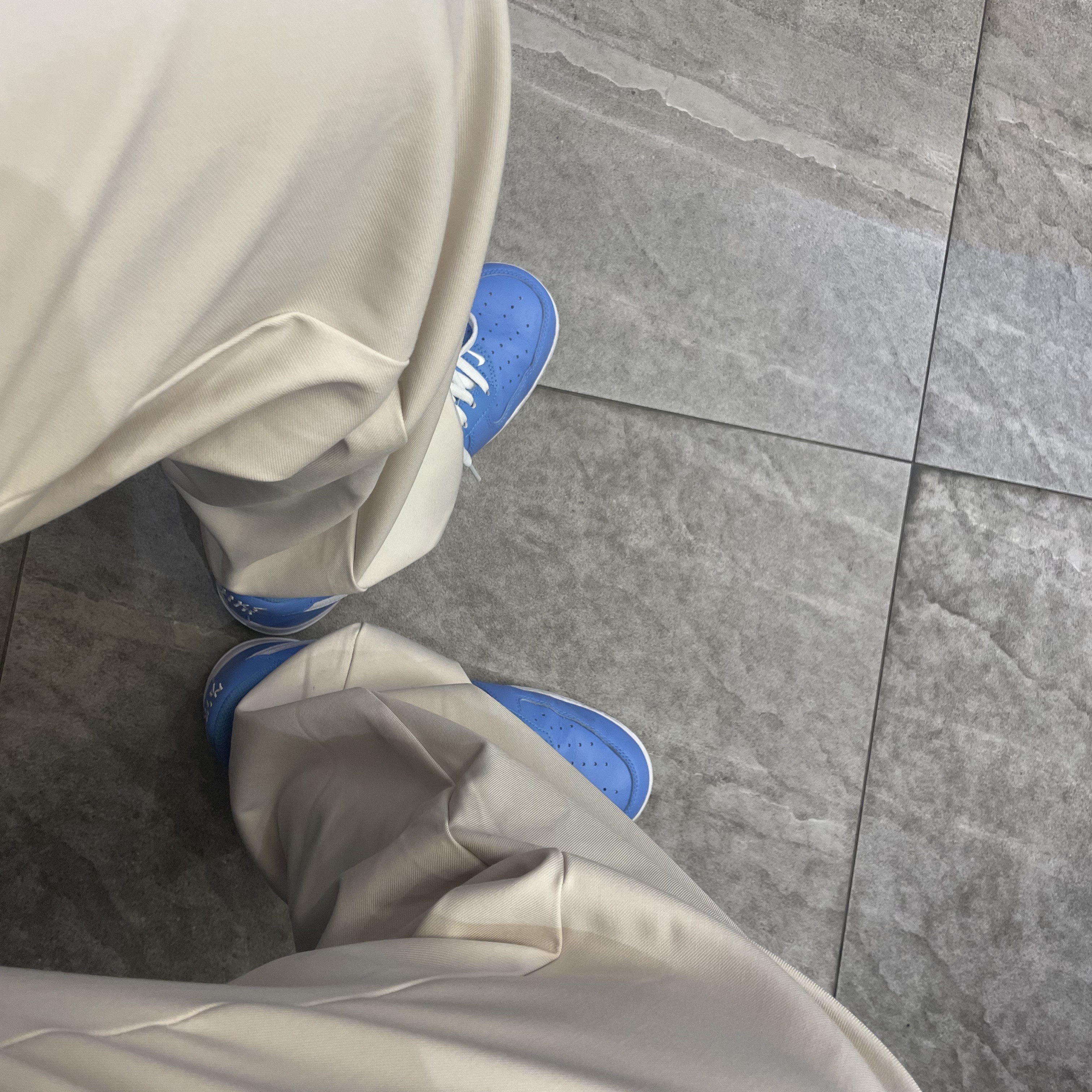Nike Air Force 1 Low Retro Color of the Month University Blue 착용 스타일