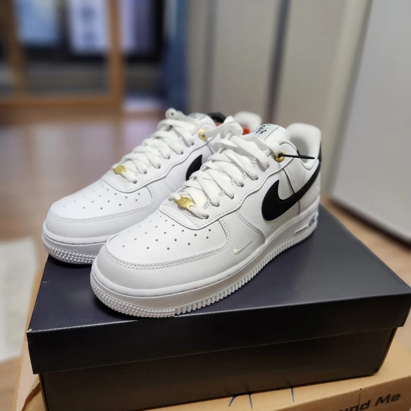 Nike Air Force 1 '07 LV8 40th Anniversary Join Forces White Black 착용 스타일 - 1