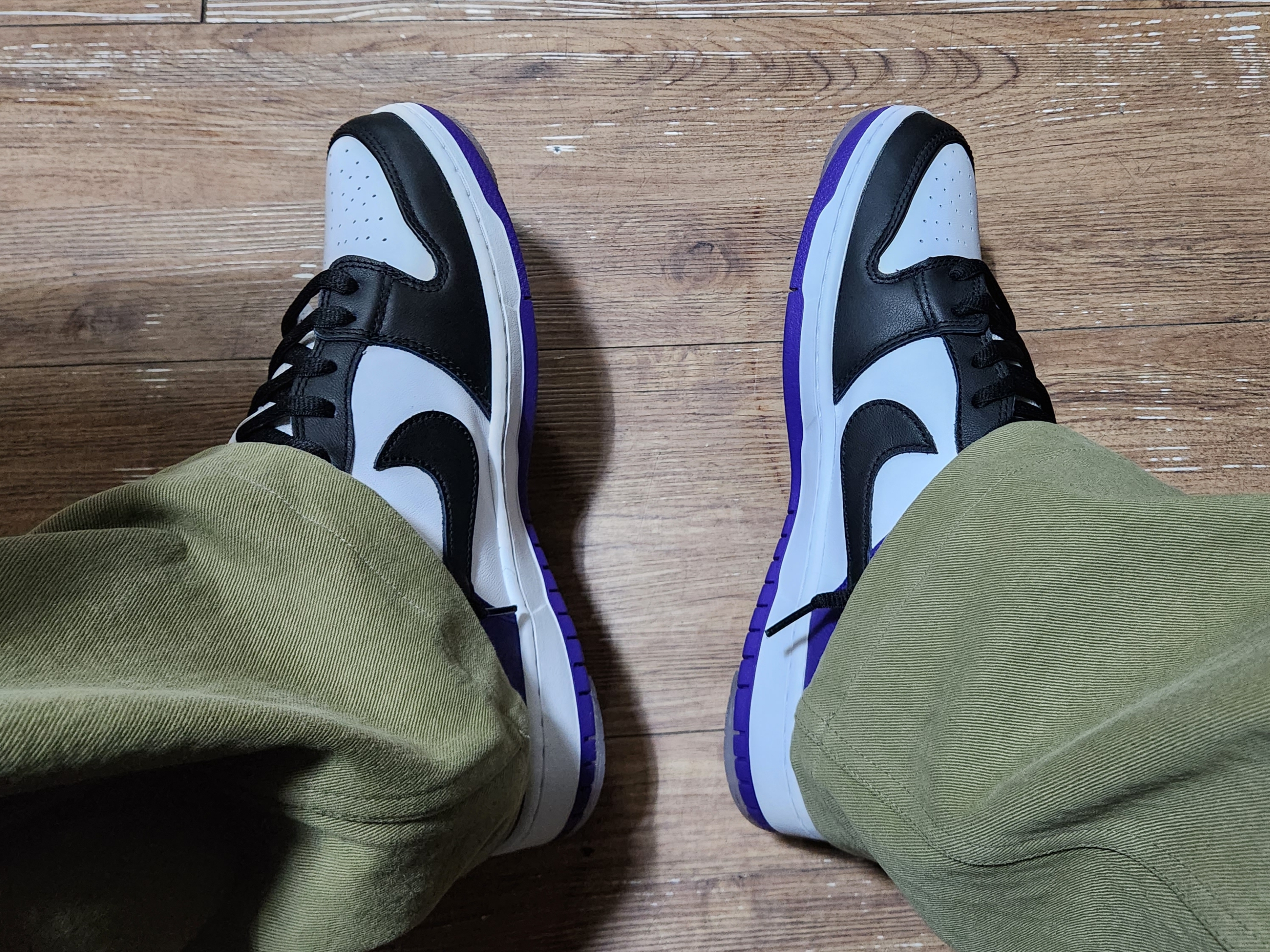 Nike SB Dunk Low Pro Court Purple 착용 스타일 - 2