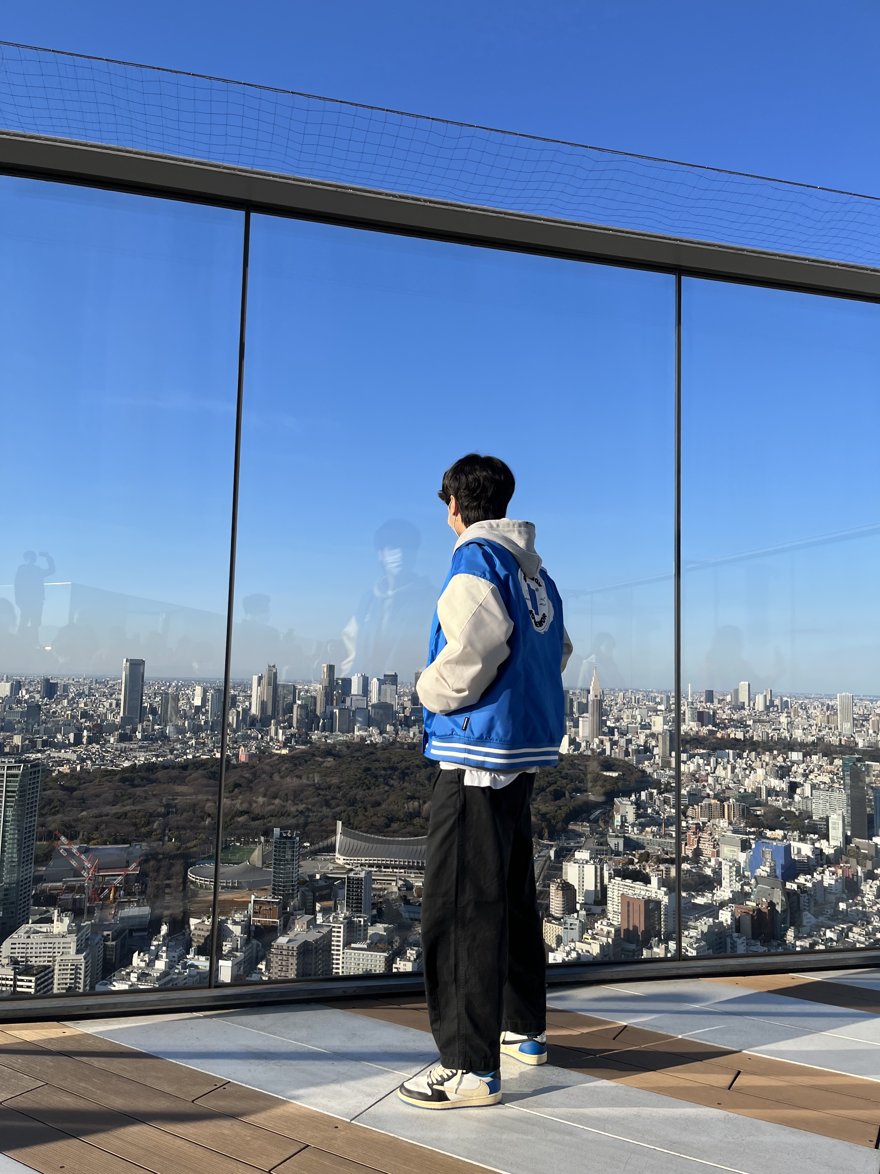 Converse x Ader Error Shapes Varsity Jacket Cobalt, Jordan 1 x Travis Scott x Fragment Retro Low OG SP Military Blue 착용 스타일