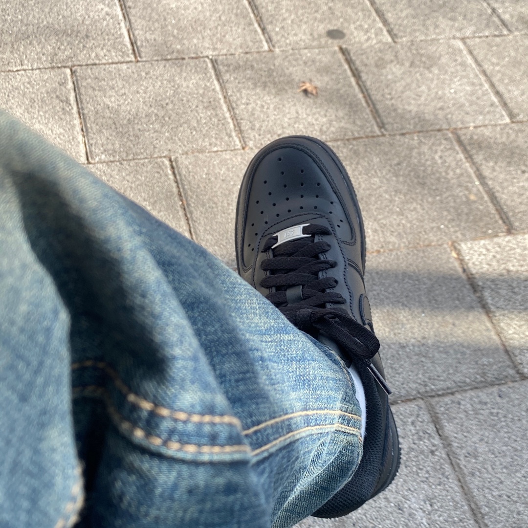 (W) Nike Air Force 1 '07 Low Triple Black 착용 스타일