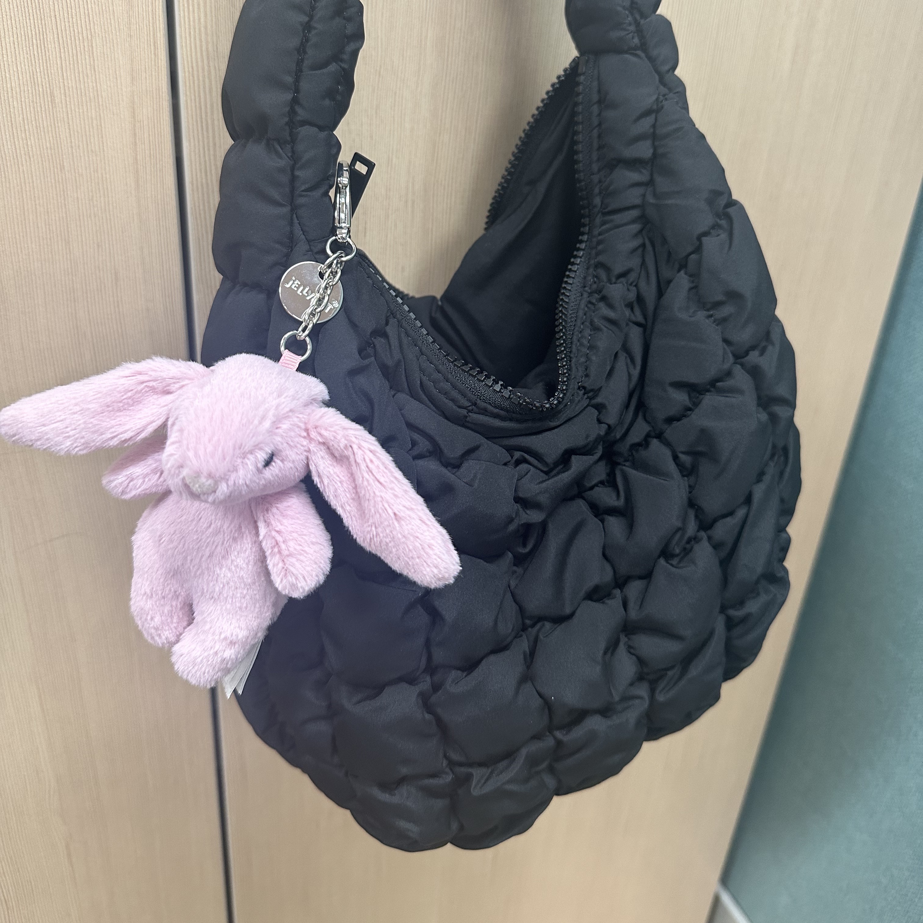 COS Quilted Mini Bag Black 착용 스타일