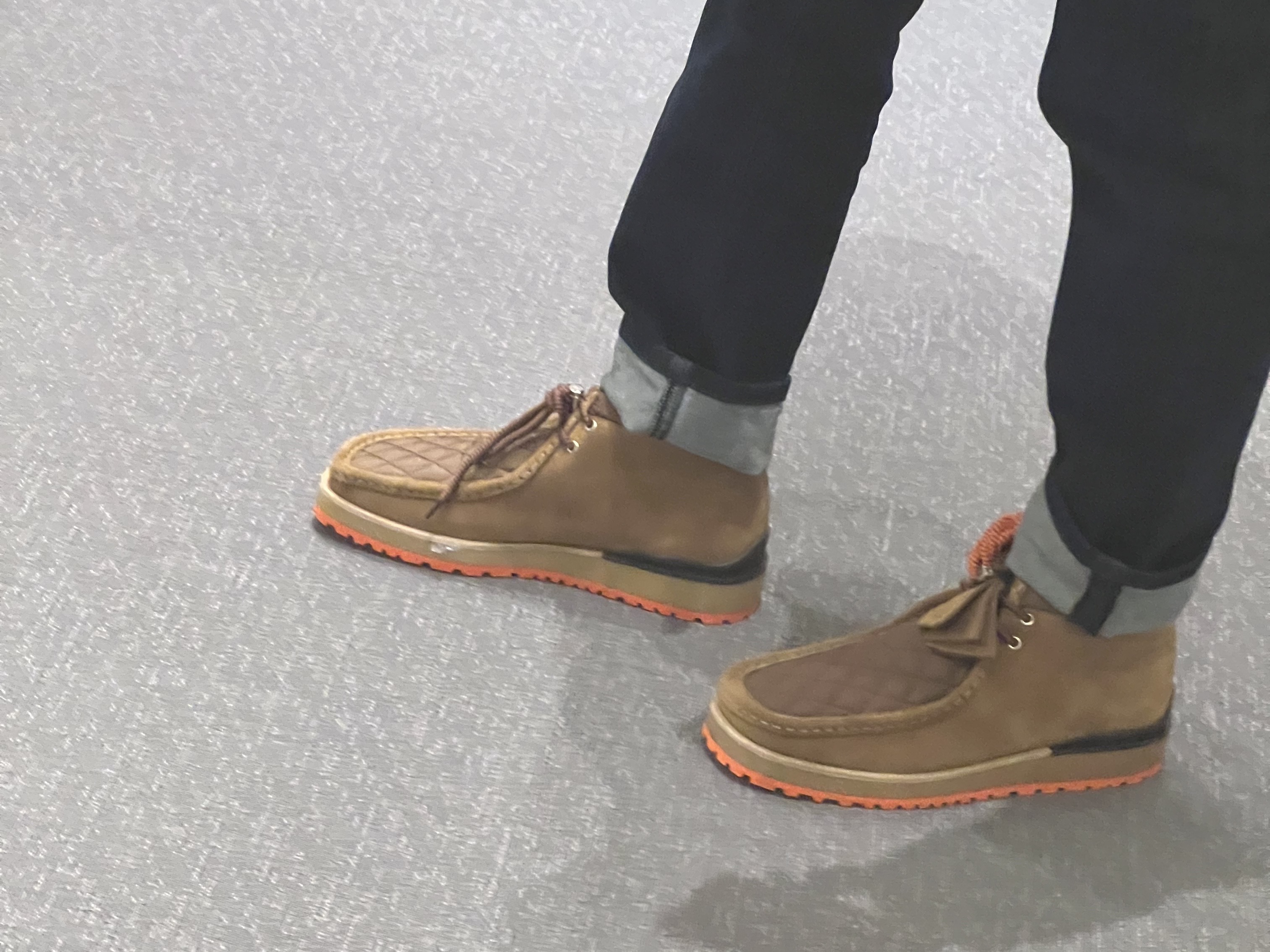 Clarks x Moncler Monwallabee Oak Yellow 착용 스타일 - 1
