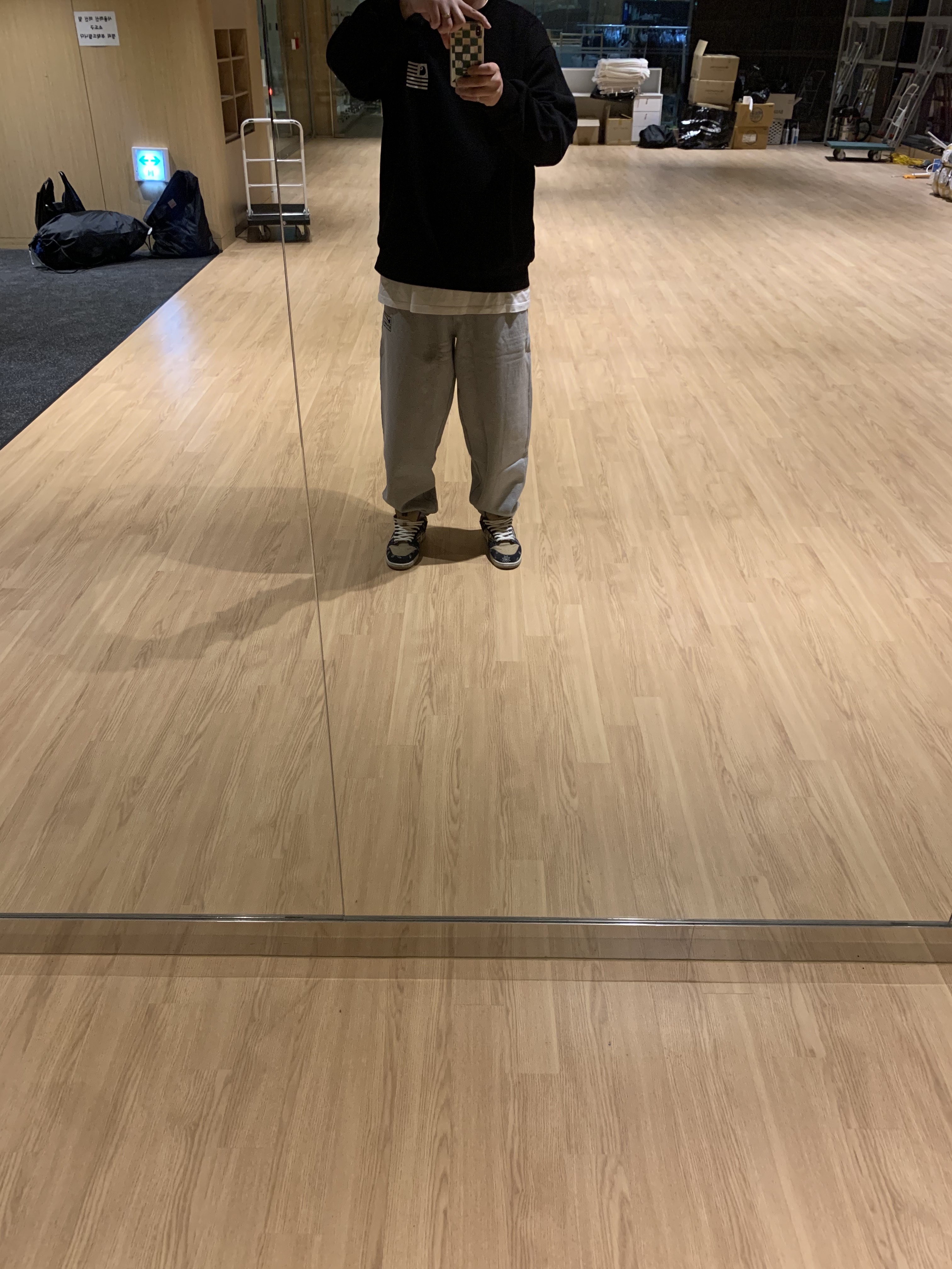 Nike x Stussy NRG Fleece Pants Dark Grey Heather (DO9340-063), Nike x Travis Scott SB Dunk Low 착용 스타일 - 2
