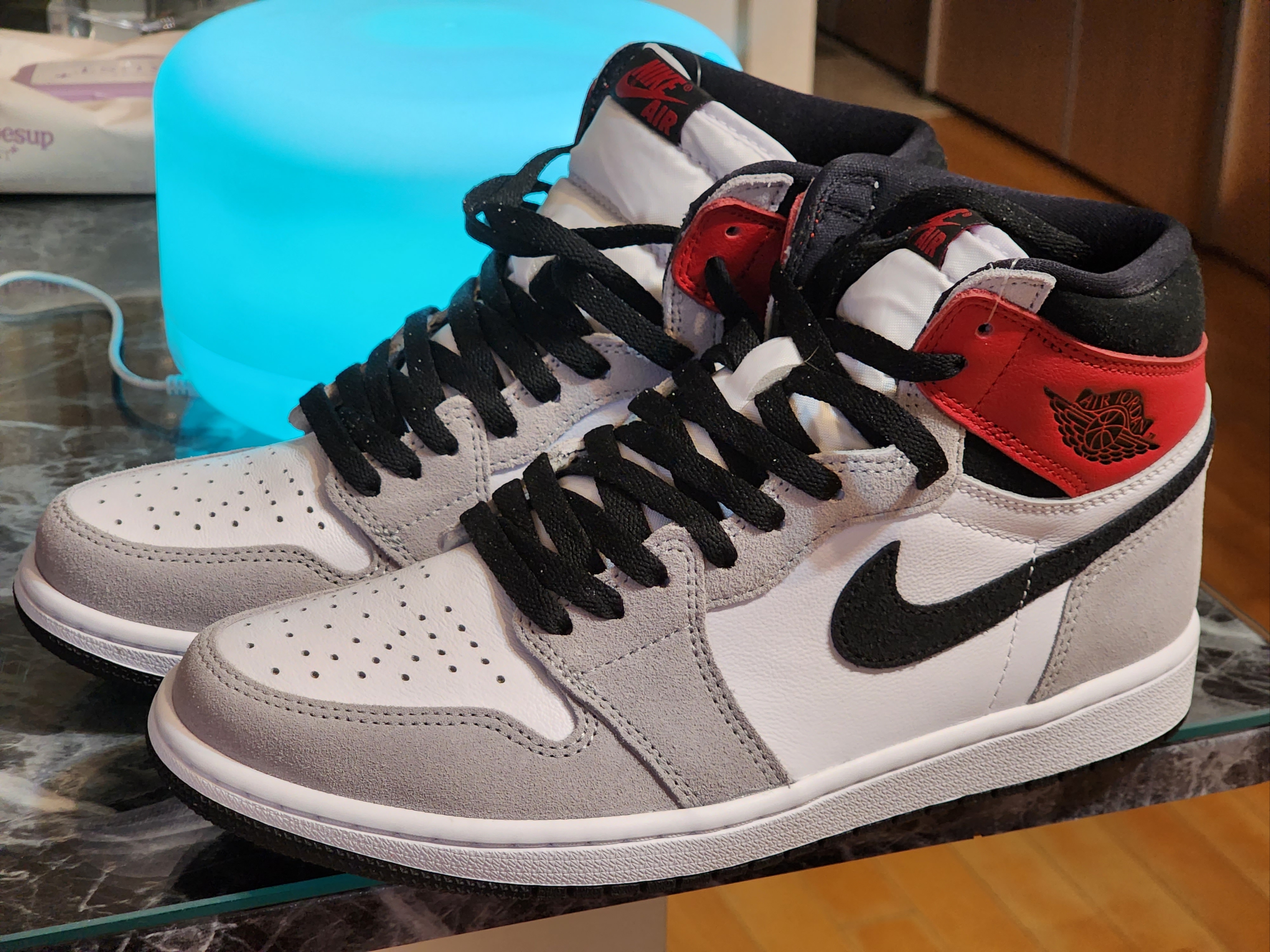 Jordan 1 Retro High OG Light Smoke Grey 착용 스타일 - 1