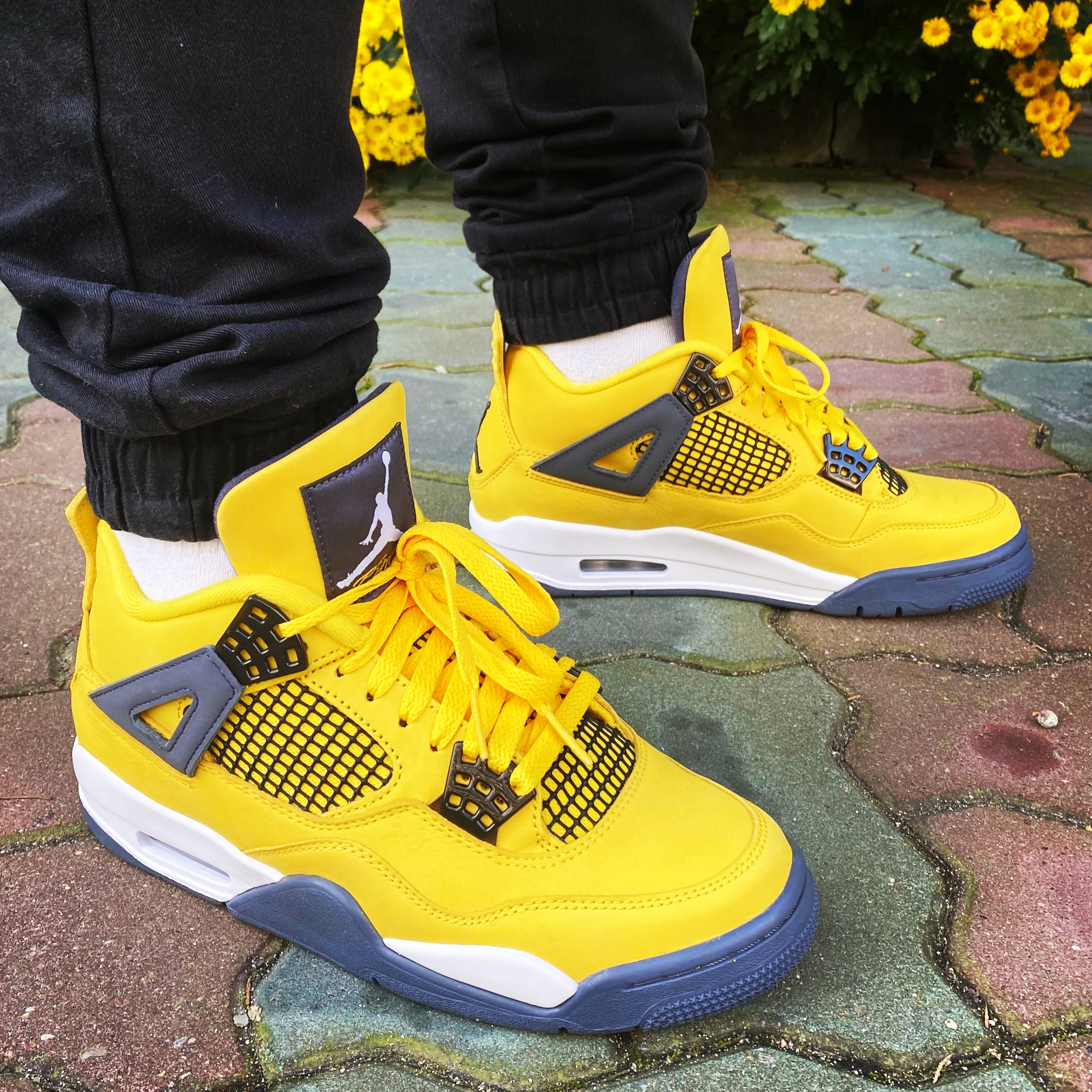 Jordan 4 Retro Tour Yellow 착용 스타일