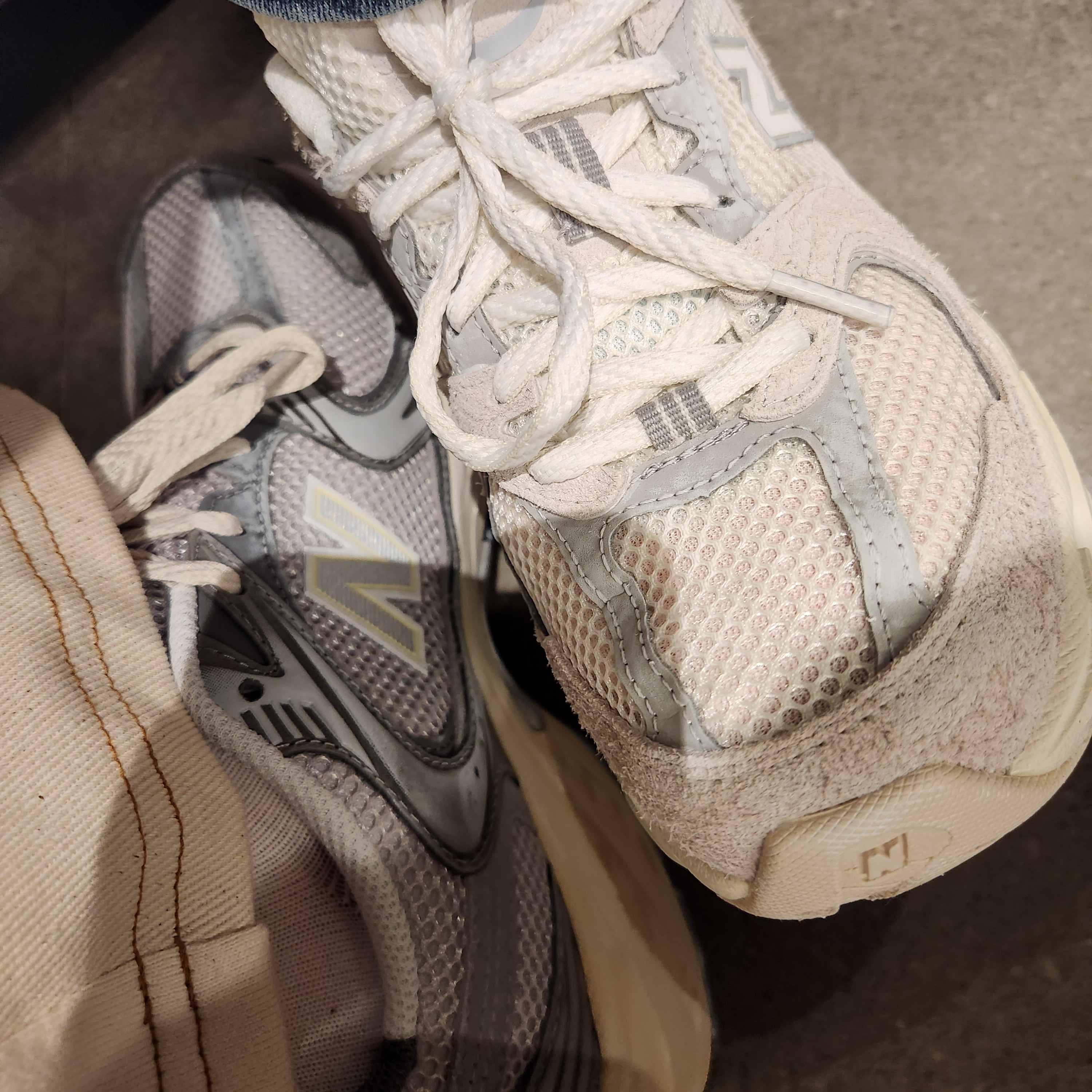 New Balance 530 Premium Vintage Grey Matter, New Balance 530 Premium Vintage Beige 착용 스타일 - 2