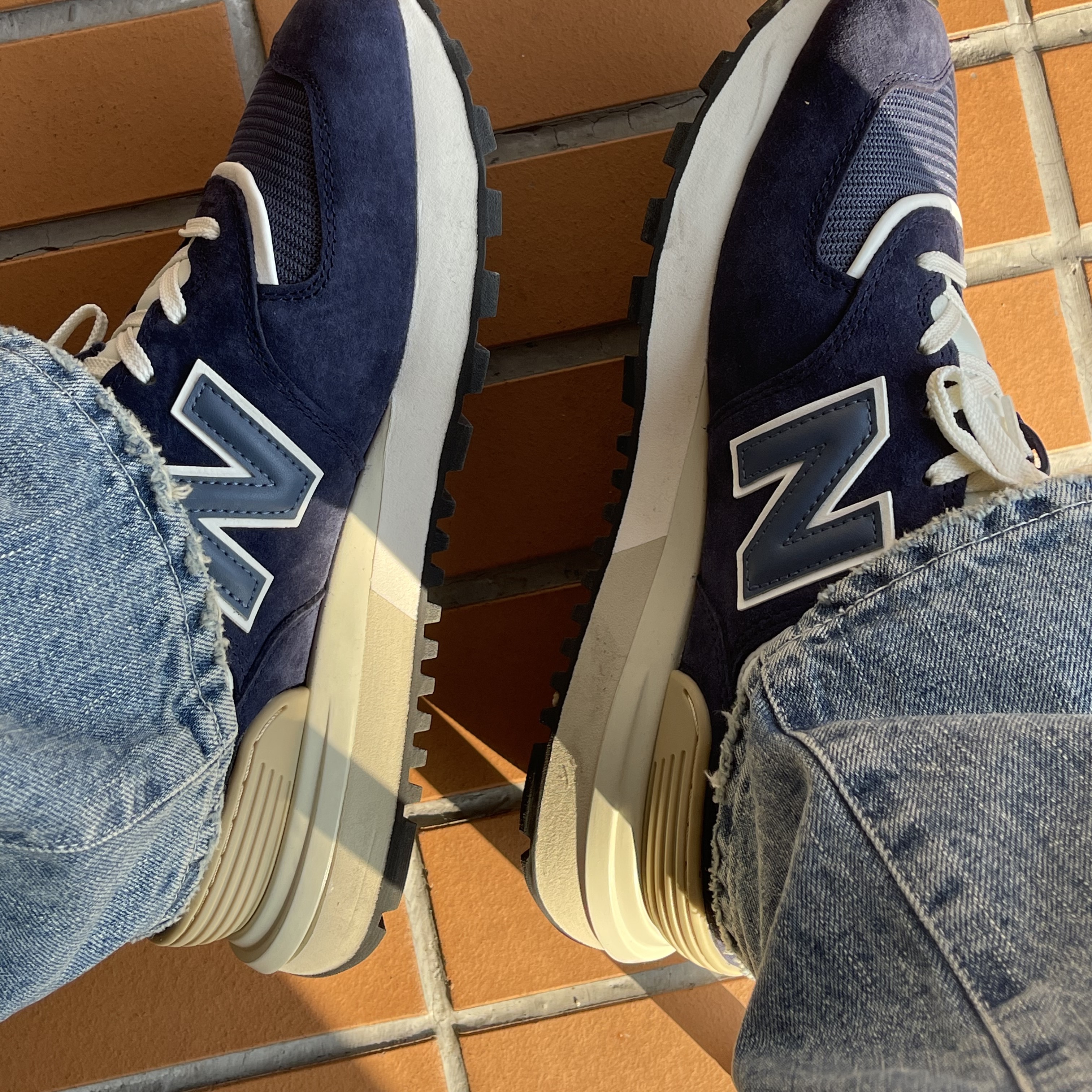 New Balance 574 Legacy Navy 착용 스타일
