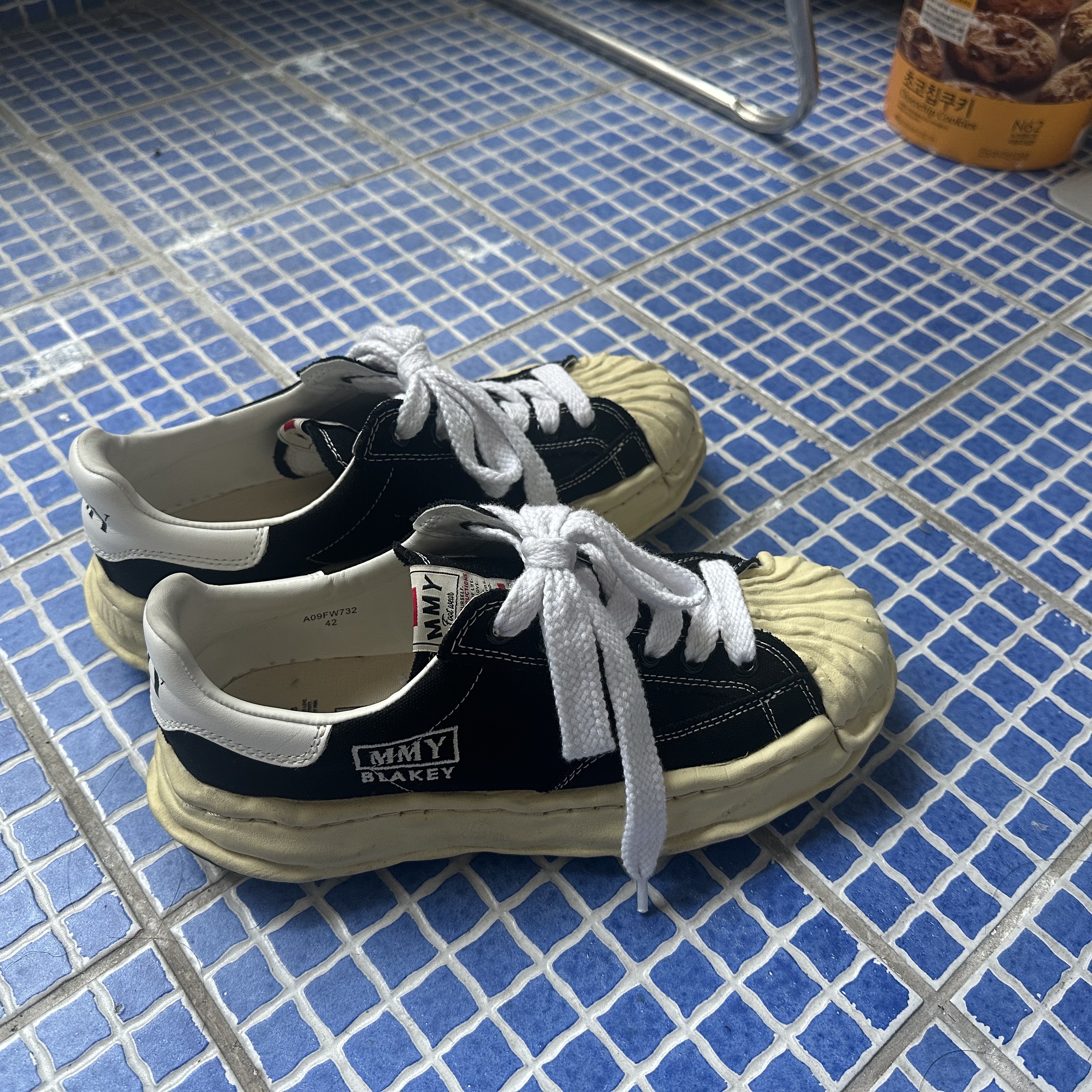 Maison Mihara Yasuhiro Blakey VL OG Sole Canvas Low-top Sneakers Black 착용 스타일