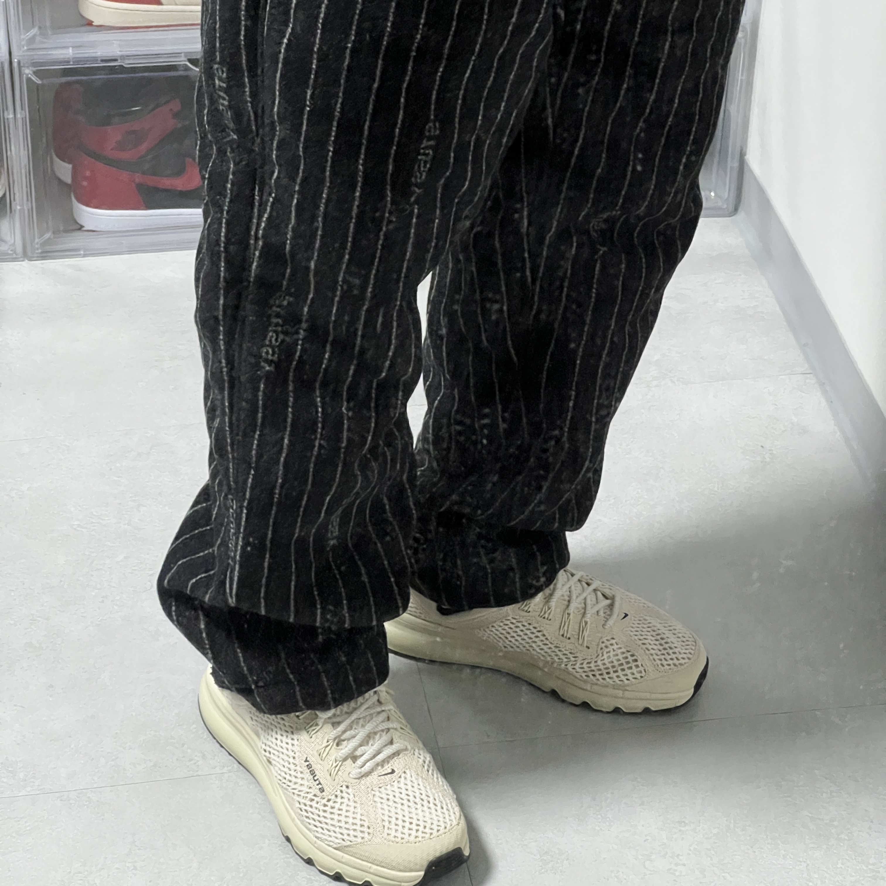 Nike x Stussy NRG LS Knit Sweater Fossil (DR2893-238), Nike x Stussy NRG Striped Wool Pants Black (DR4021-010) 착용 스타일 - 5