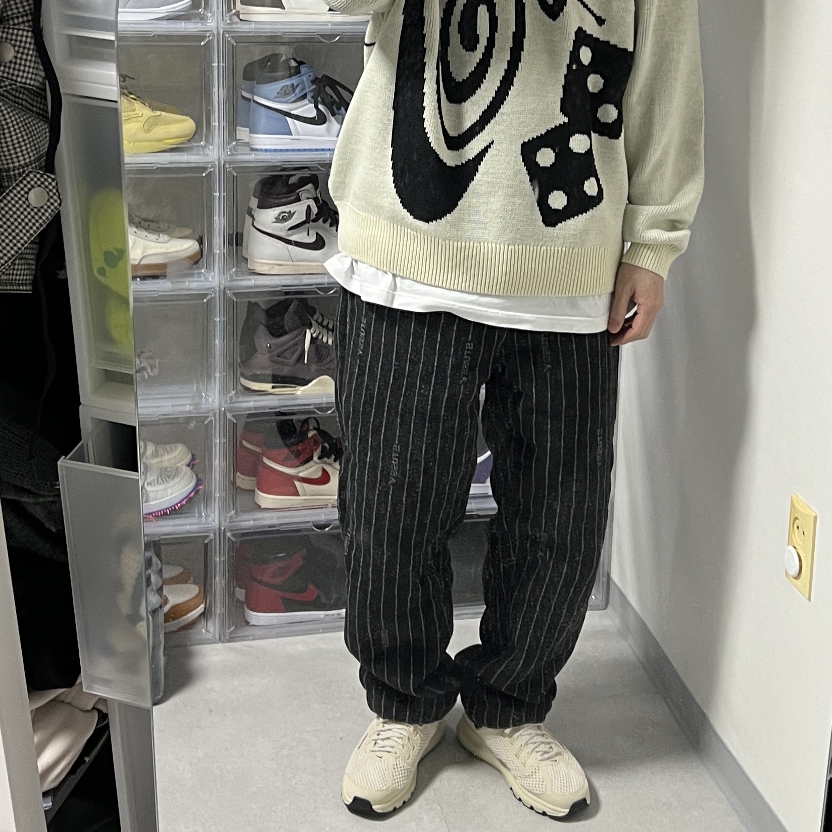 Nike x Stussy NRG LS Knit Sweater Fossil (DR2893-238), Nike x Stussy NRG Striped Wool Pants Black (DR4021-010) 착용 스타일 - 4