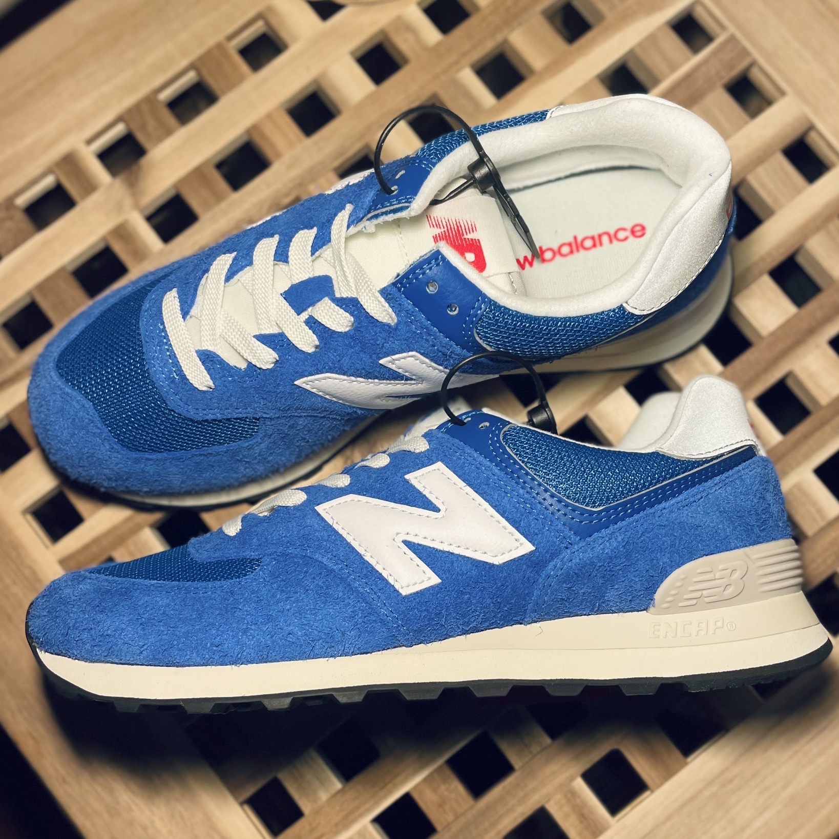 New Balance 574 Heritage Blue White 착용 스타일 - 1