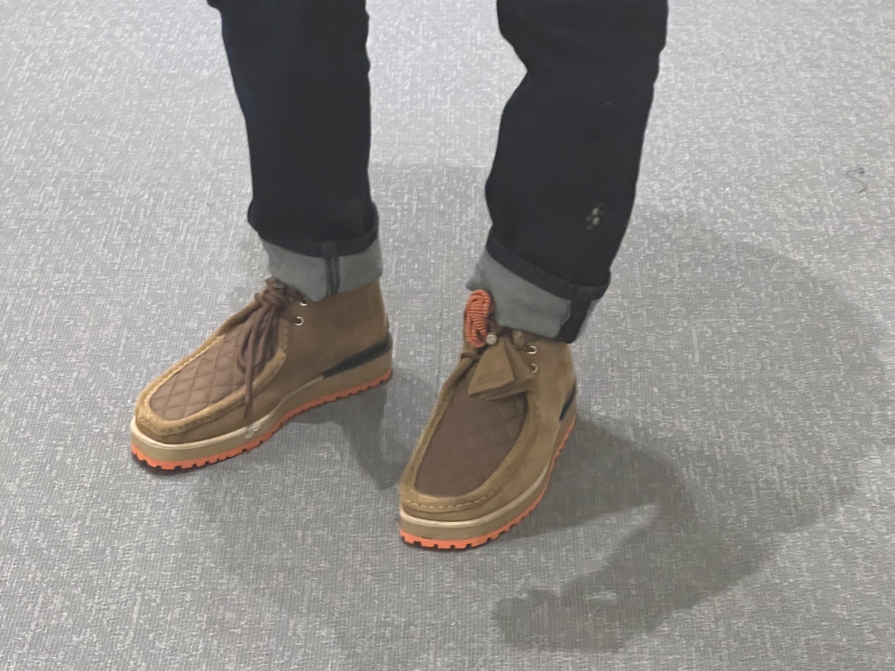 Clarks x Moncler Monwallabee Oak Yellow 착용 스타일 - 2