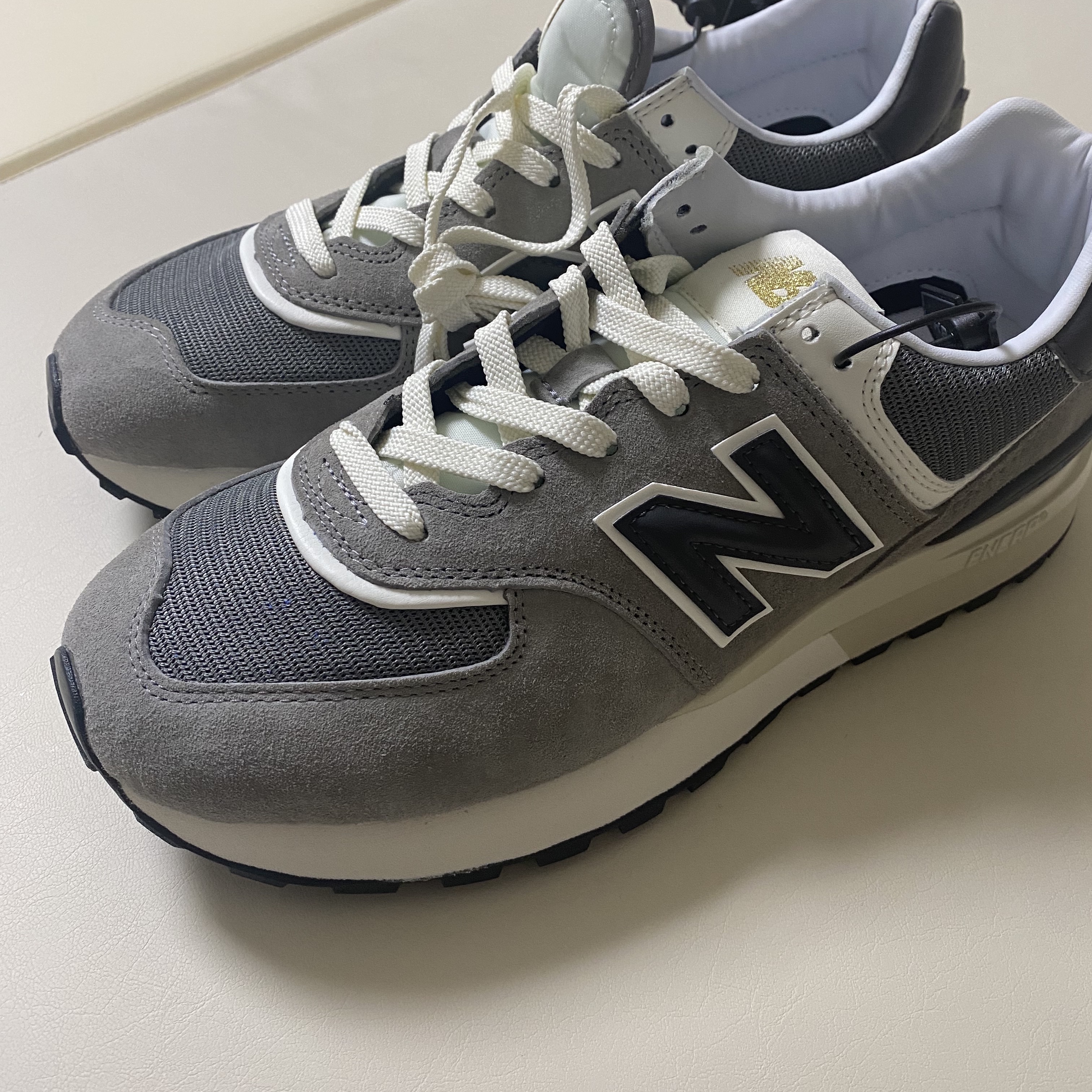 New Balance 574 Legacy Grey 착용 스타일 - 1