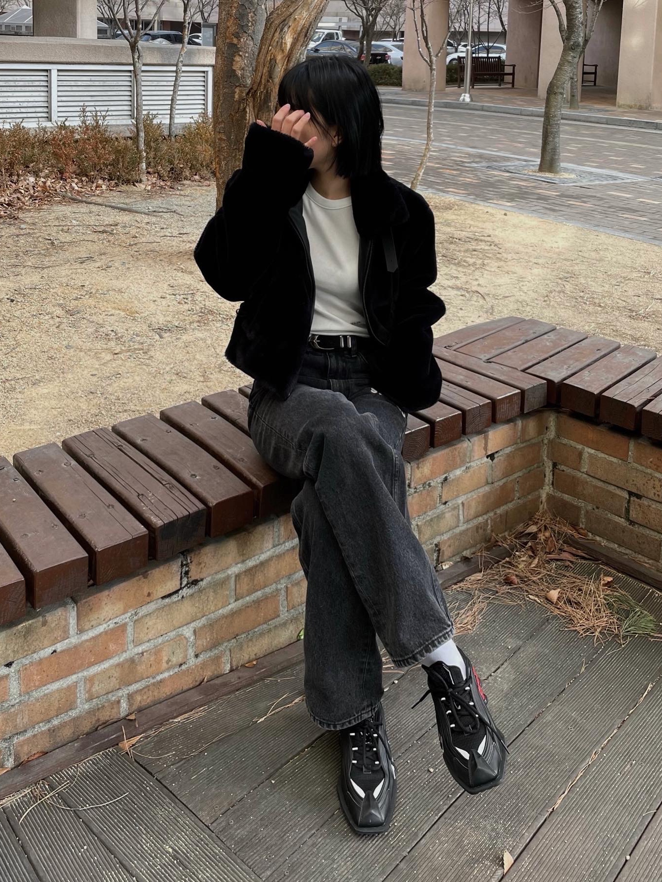 IAB Studio x Lee Denim Jeans Black, Nike x Martine Rose Shox MR4 Black 착용 스타일 - 3