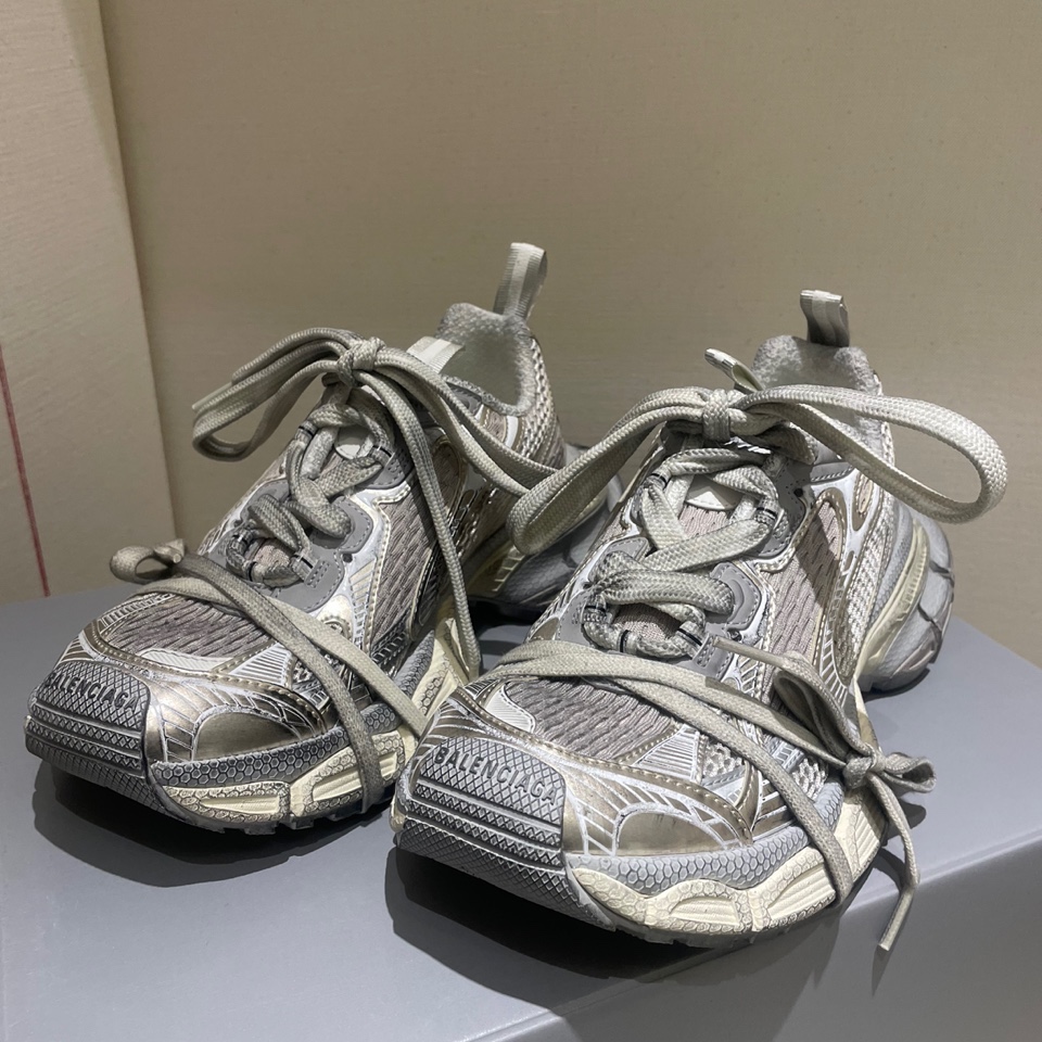 Balenciaga 3XL Sneakers Light Beige, Balenciaga 3XL Sneakers White Red 착용 스타일 - 1