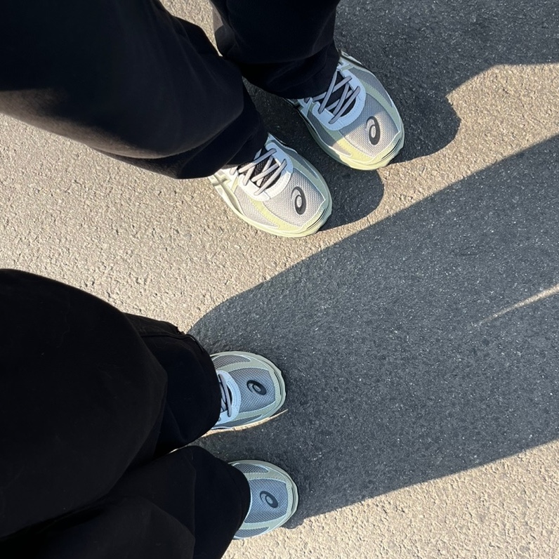 Asics Jog 100 S Sheet Rock - 2E Wide 착용 스타일 - 3