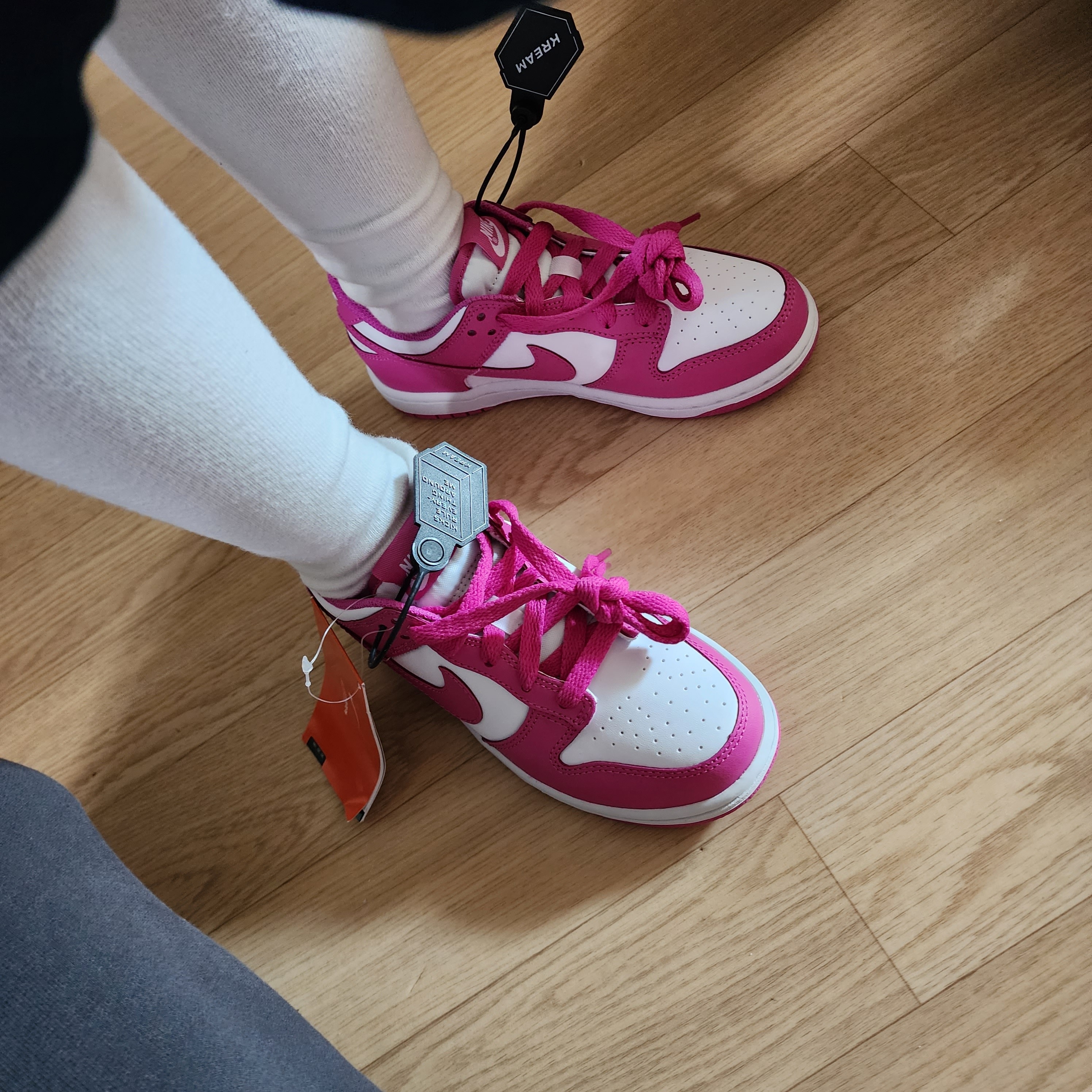 (PS) Nike Dunk Low White Active Fuchsia 착용 스타일 - 1