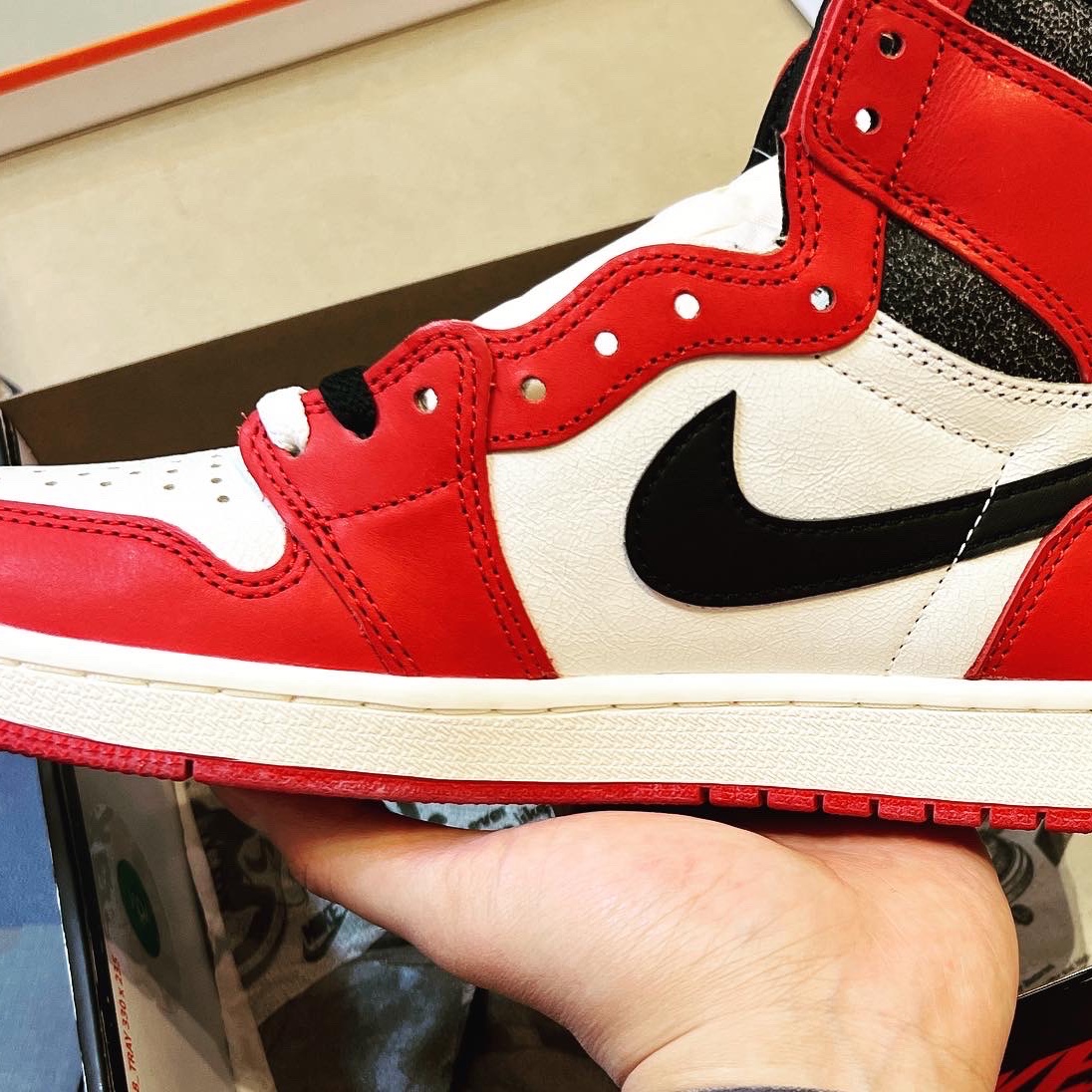 Jordan 1 Retro High OG Chicago 2022 착용 스타일 - 4